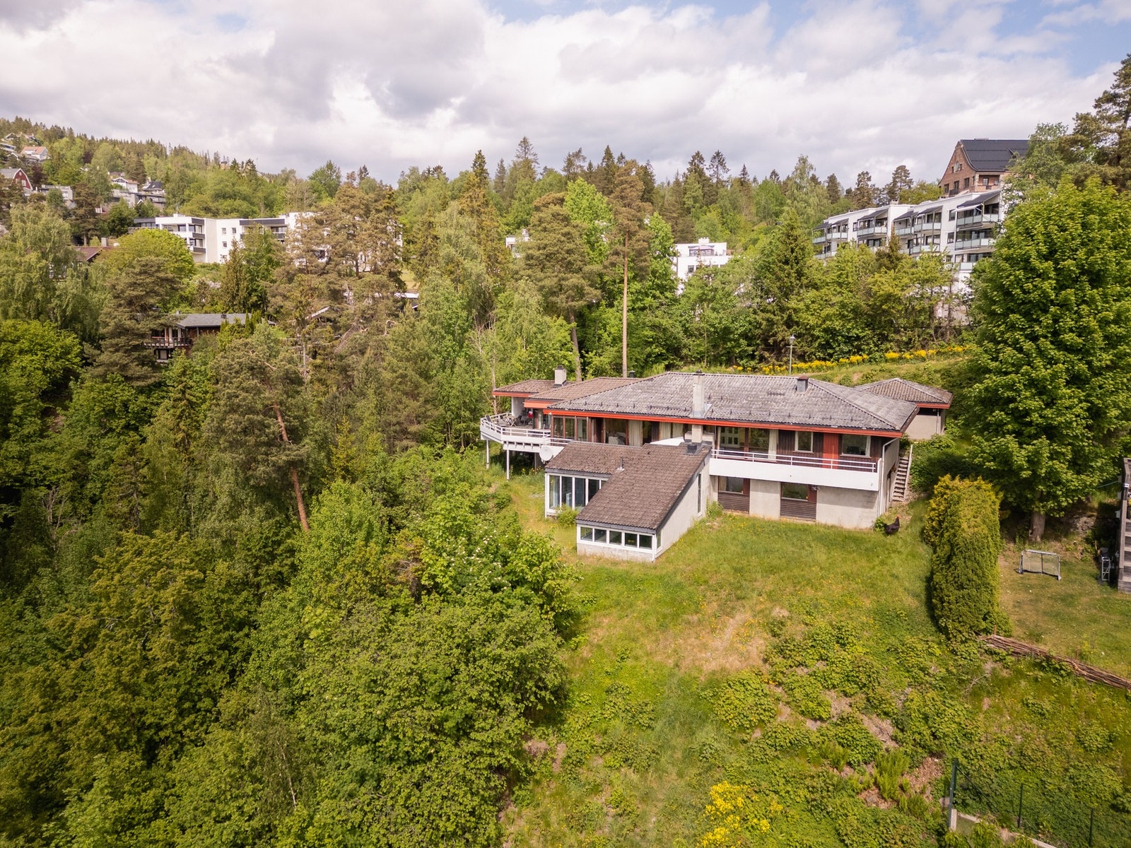 Velkommen til Dagaliveien 28, presentert av Tinholt Eiendomsmegling. Galleribilde