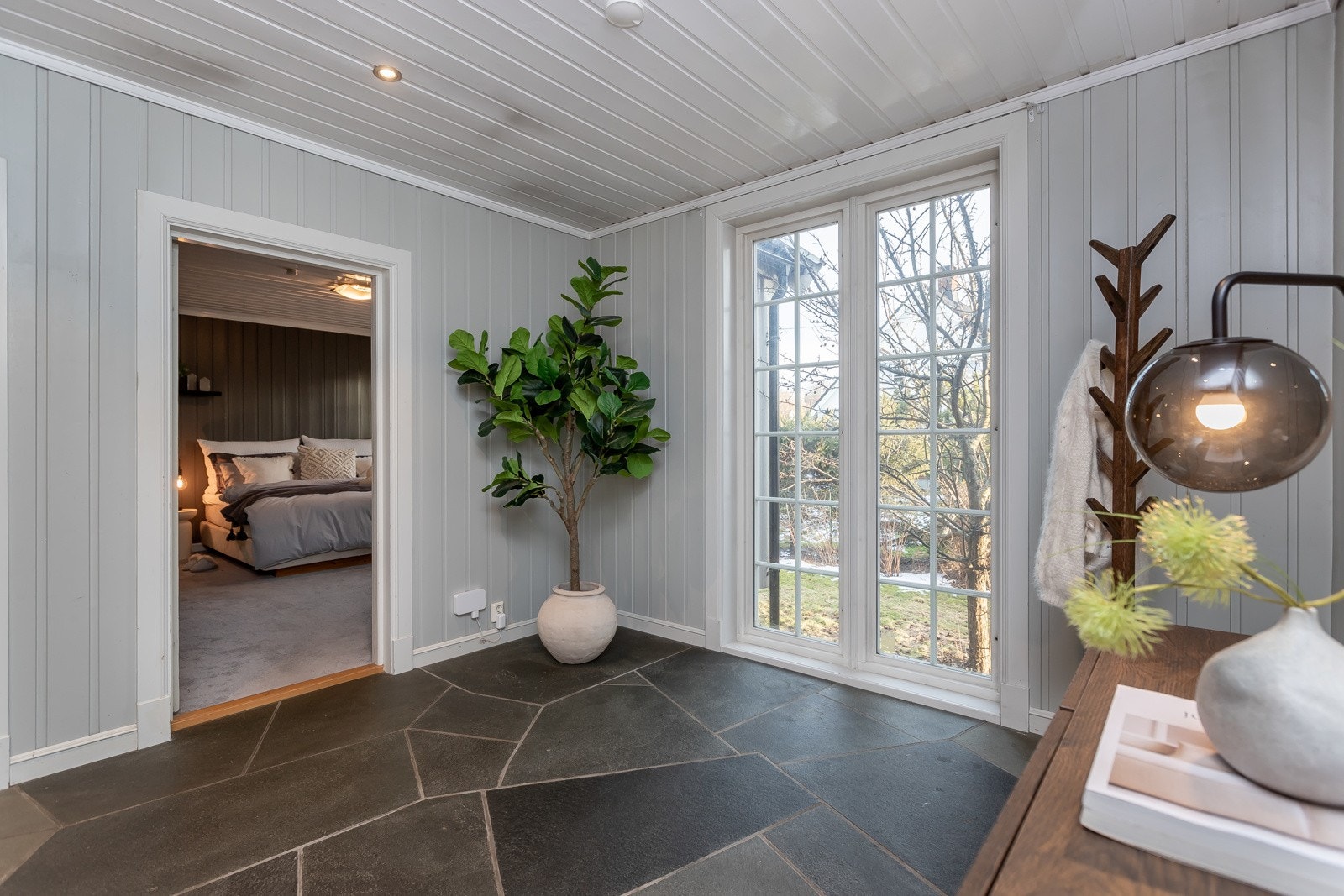 Hall - påbygg i 2004 - 1 hovedsoverom i 1. etg. Galleribilde