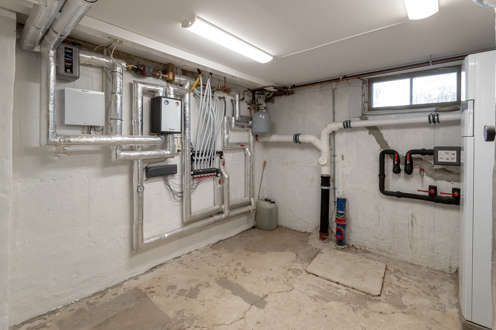 Teknisk rom i kjeller Galleribilde