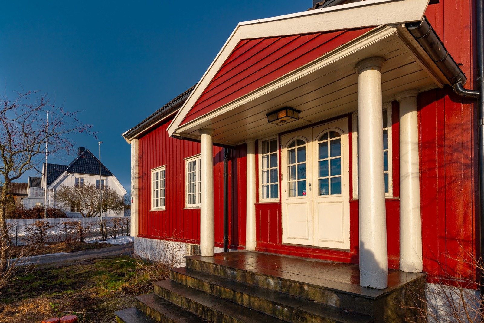 Boligen badet i sol. Galleribilde