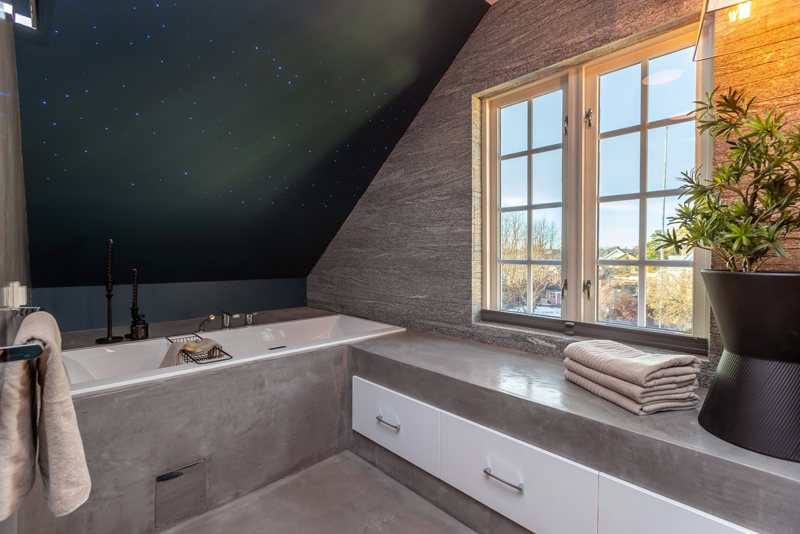 Bad i 2. etg. med badekar Galleribilde