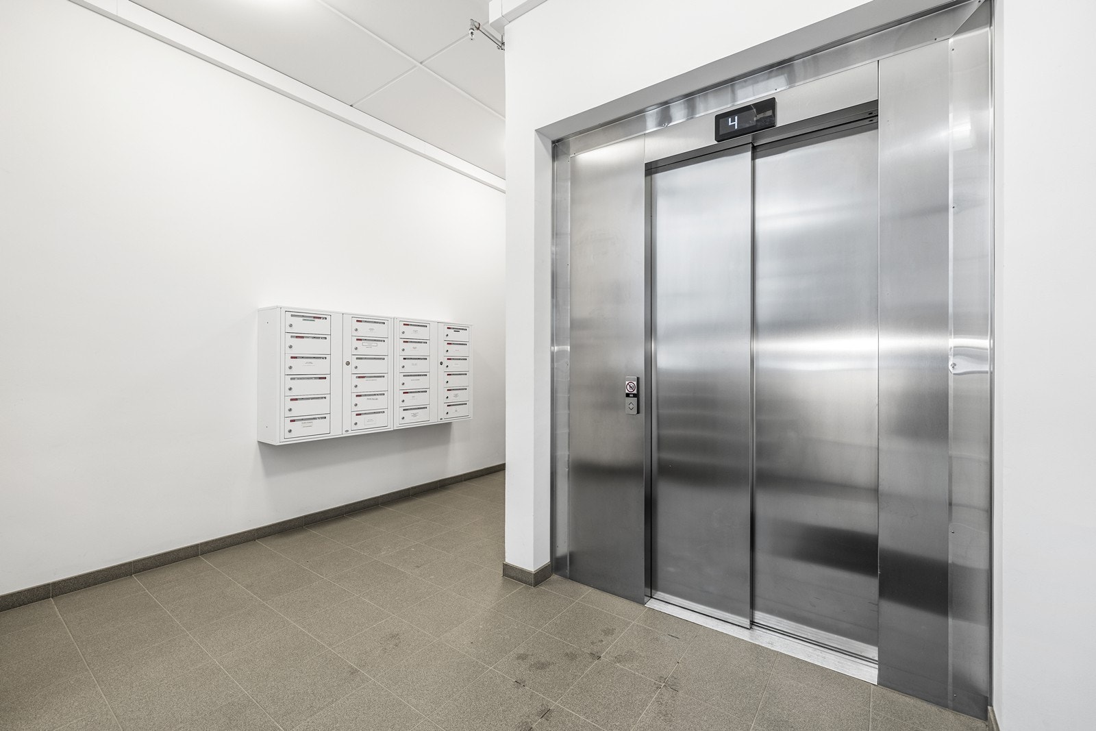 Heis i fellesområde. Galleribilde
