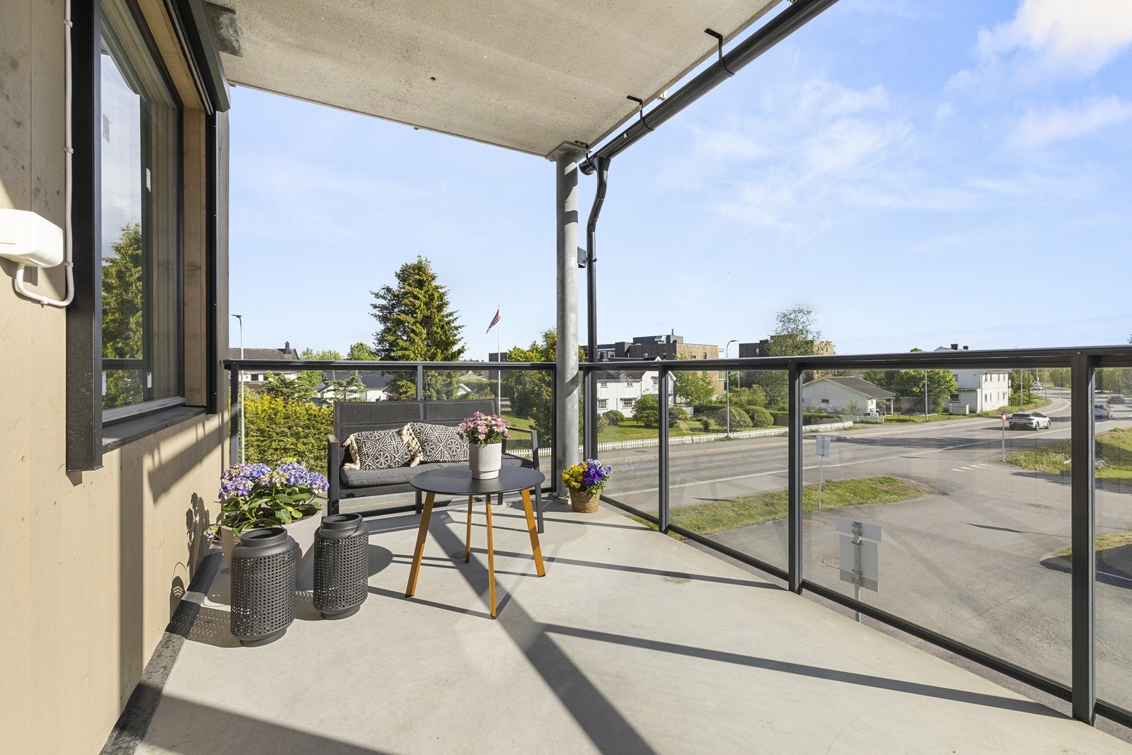 Leiligheten har en flott balkong der du kan nyte late sommerdager. Galleribilde