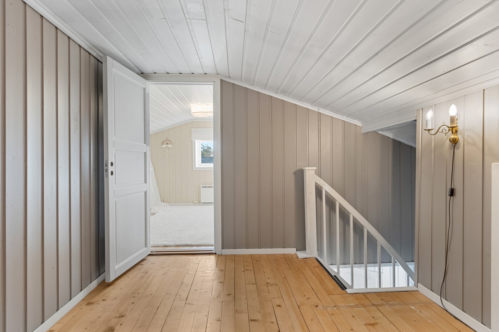 Loftet er innredet og omgjort uten byggemelding til kommunen og uten at nødvendig godkjennelse er gitt Galleribilde