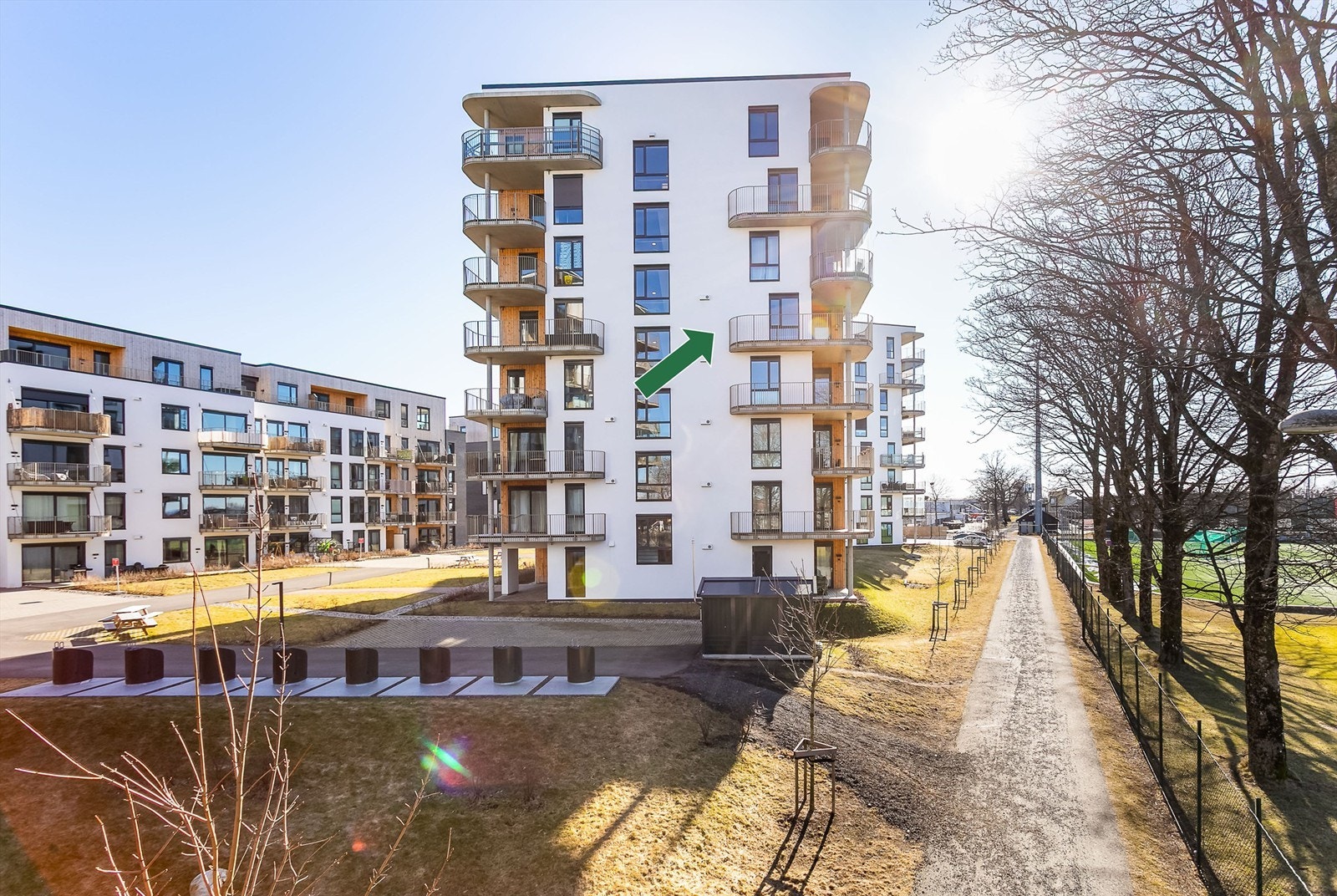 Leiligheten inngår i nord-vestre hjørne av femte etasje. Galleribilde