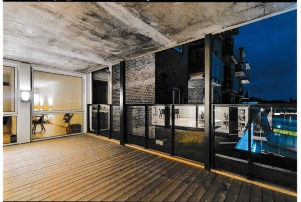 På balkongen kan du nyte late dager og sene kvelder i hyggelige og avslappende omgivelser. Galleribilde