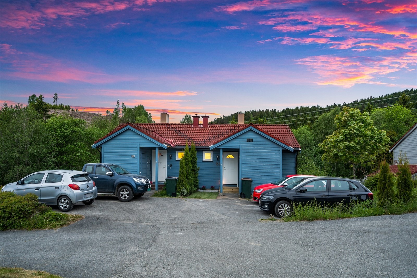Felles biloppstillingsplass. Galleribilde