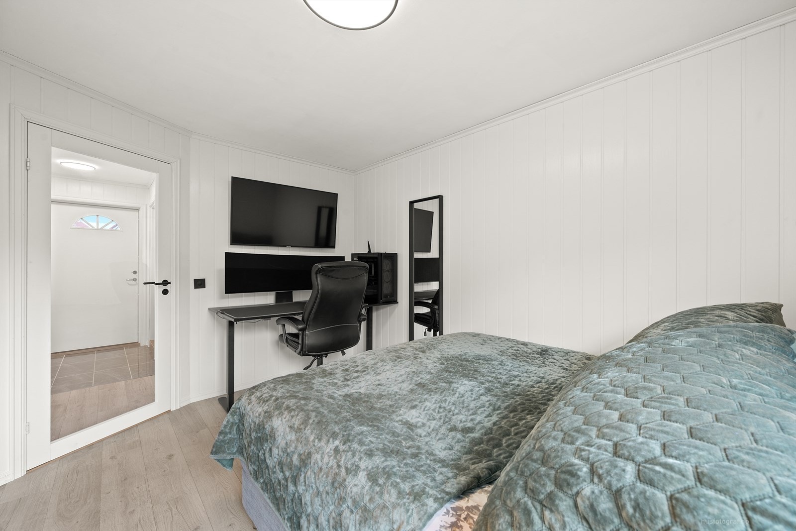 Her er det plass til skrivebord og oppbevaring. Galleribilde