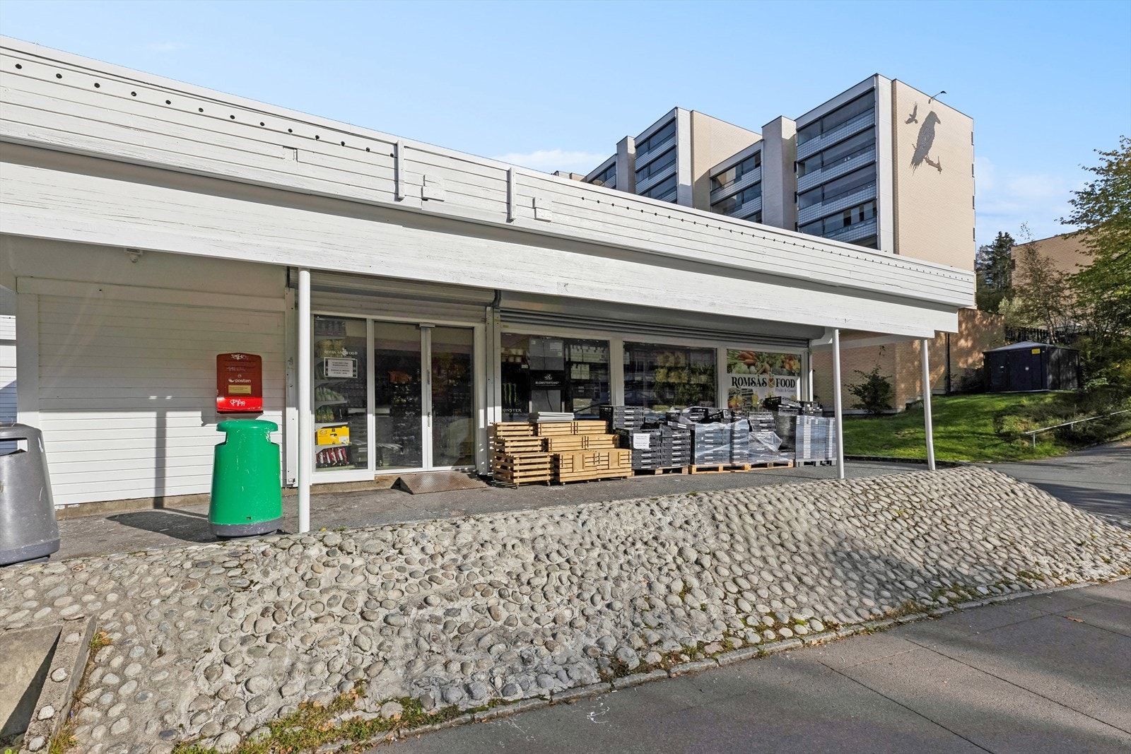 Dagligvarebutikk "steinkast" unna boligen. Galleribilde