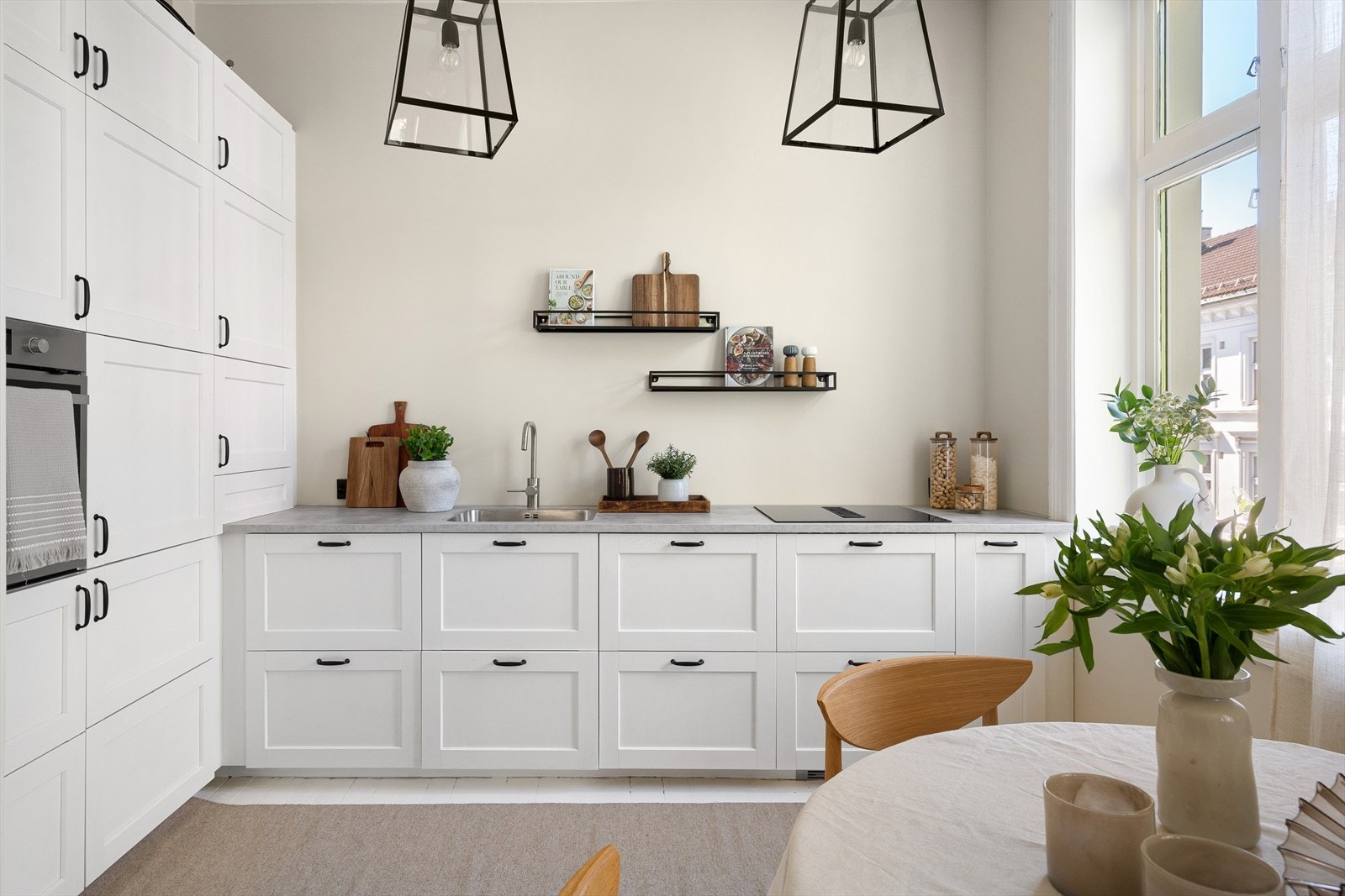 Dette er en klassisk, delikat og vedlikeholdt 2-roms med blant annet oppgradert kjøkken og el-anlegg. Galleribilde