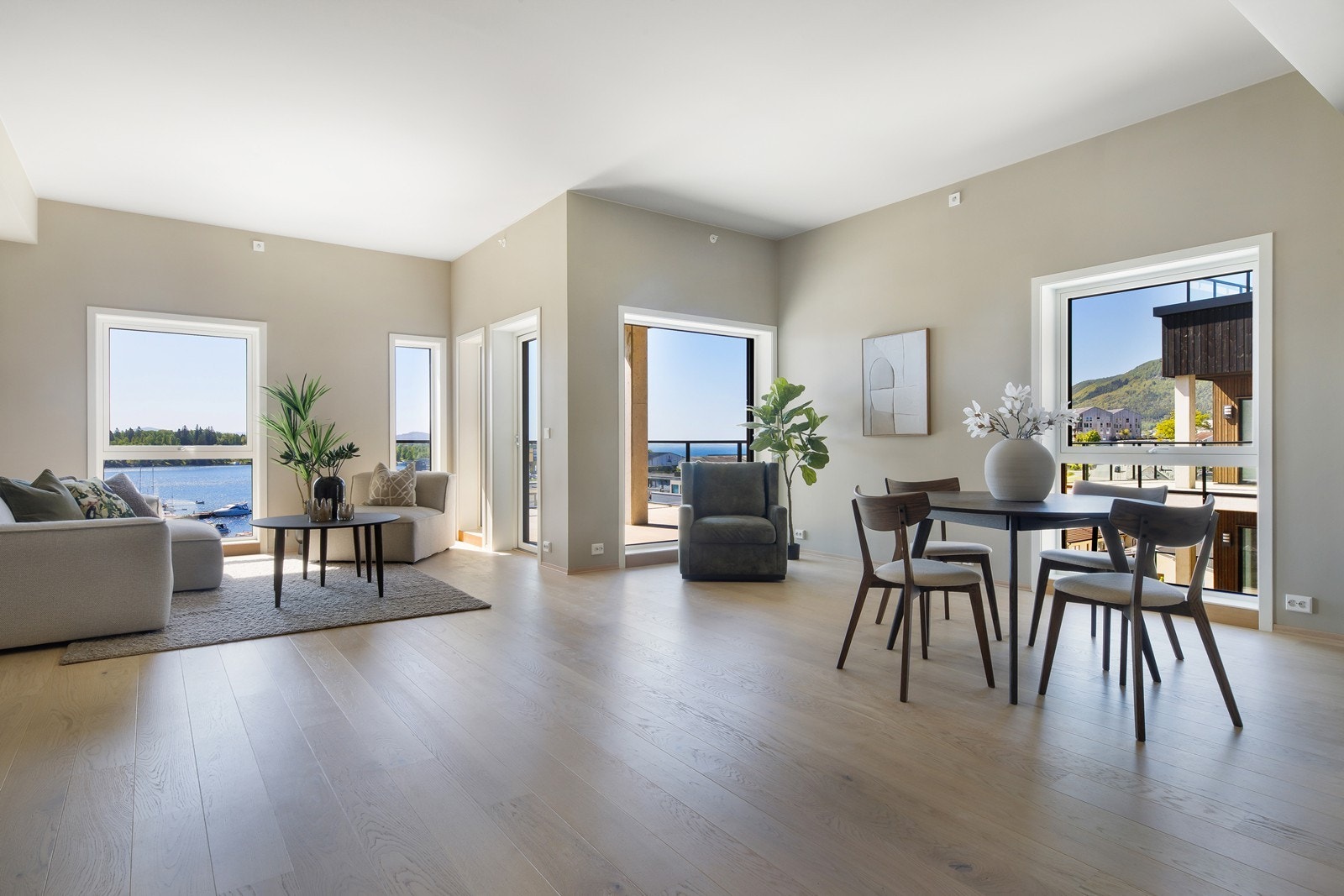 Lys og romslig leilighet på 97kvm BRA Galleribilde