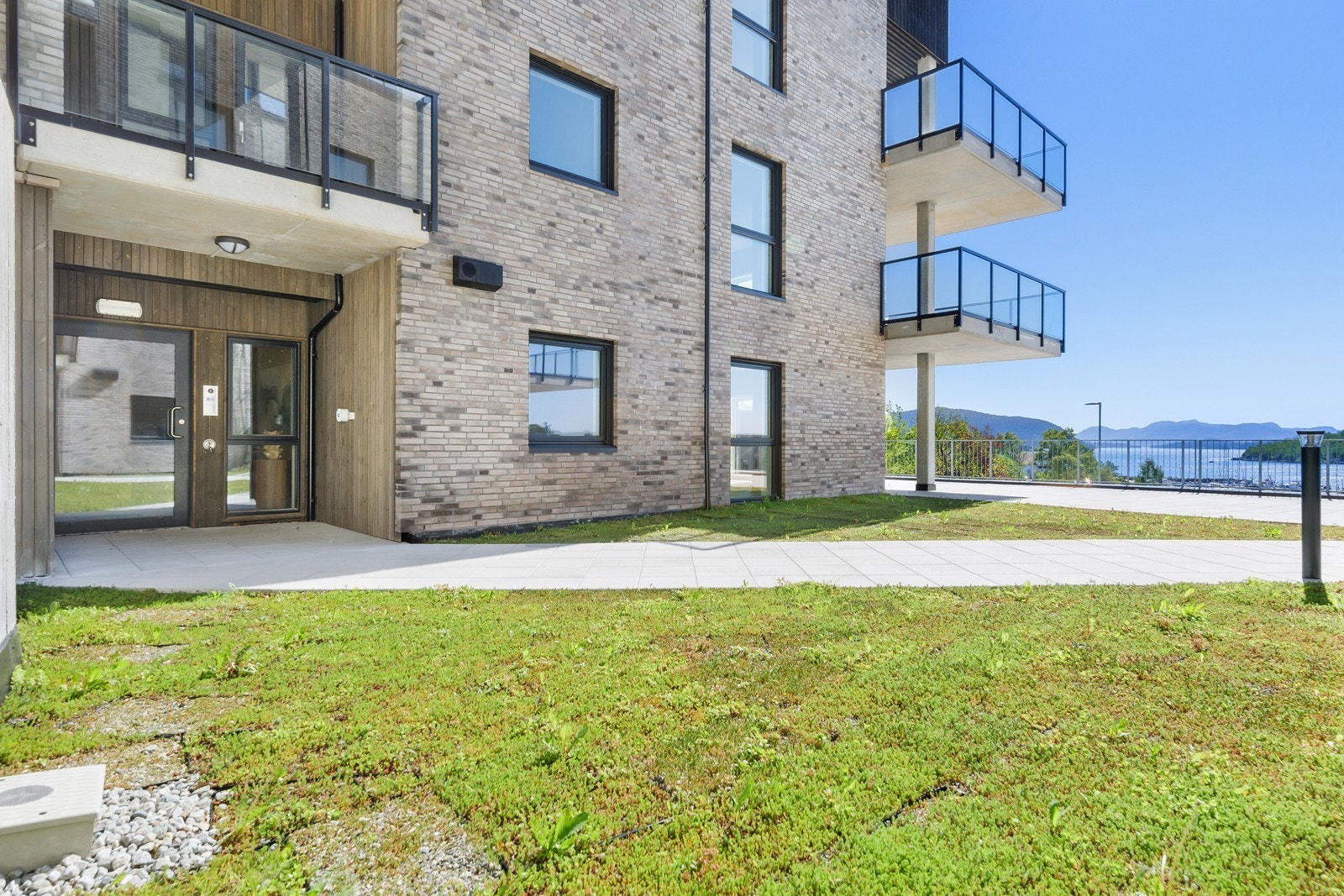 Inngangsparti til bygg C Galleribilde