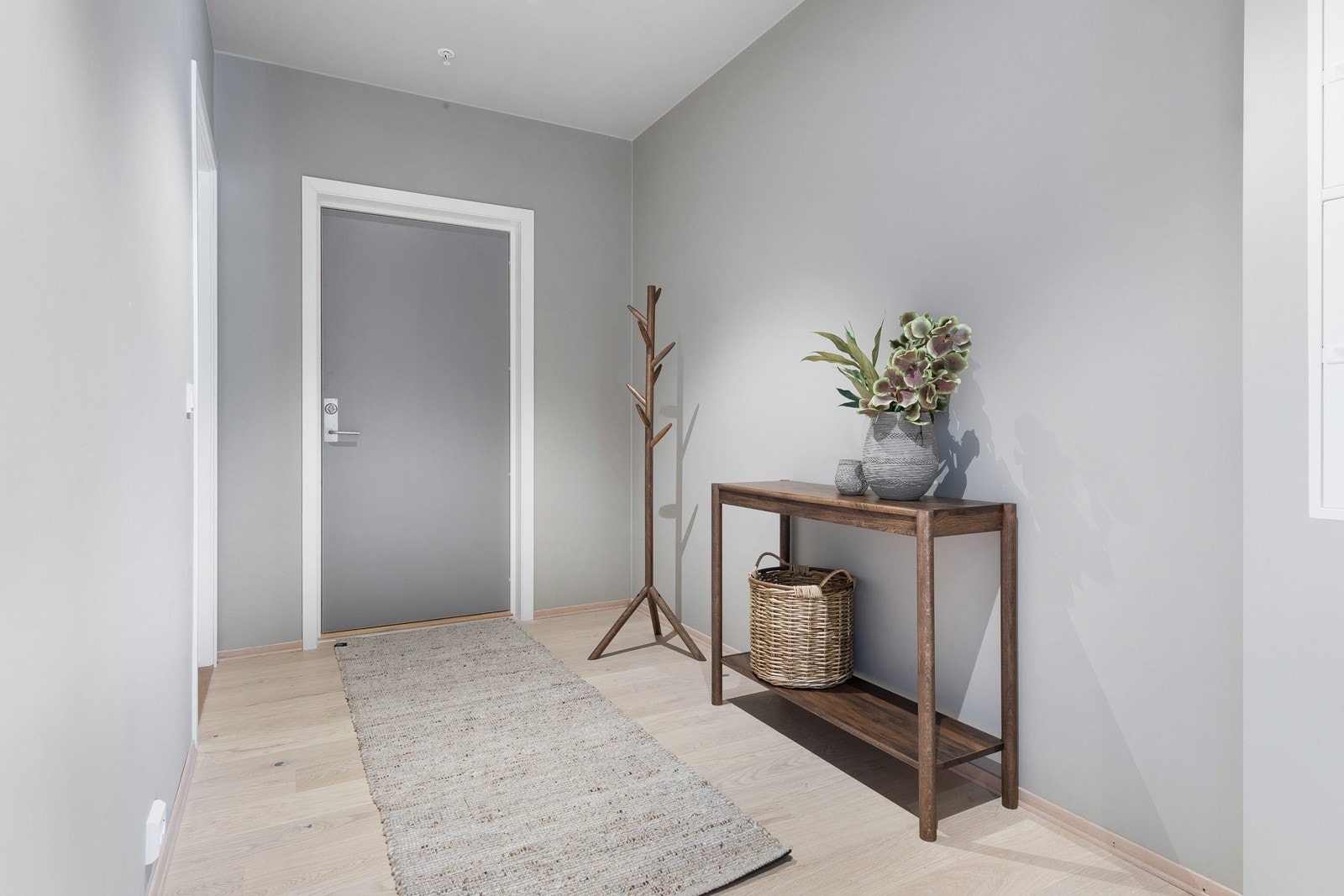 Entrè med god plass til å ha garderobe Galleribilde