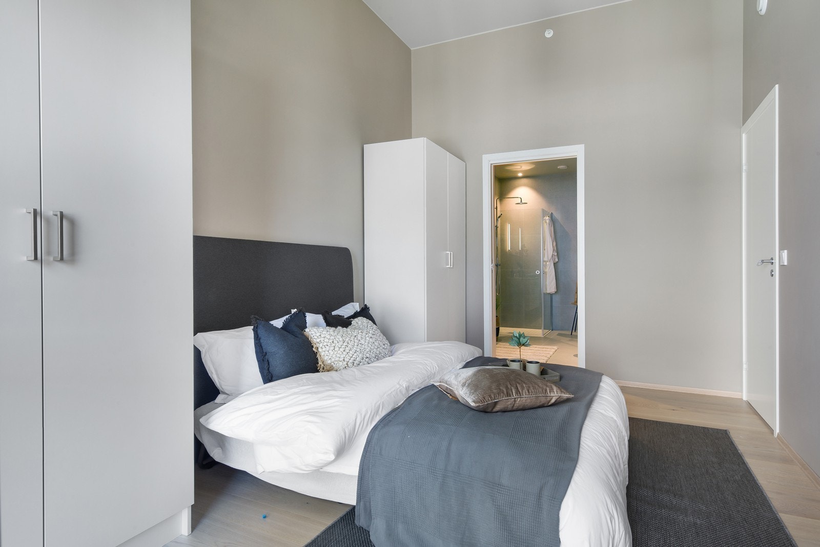 Hovedsoverom med eget bad Galleribilde