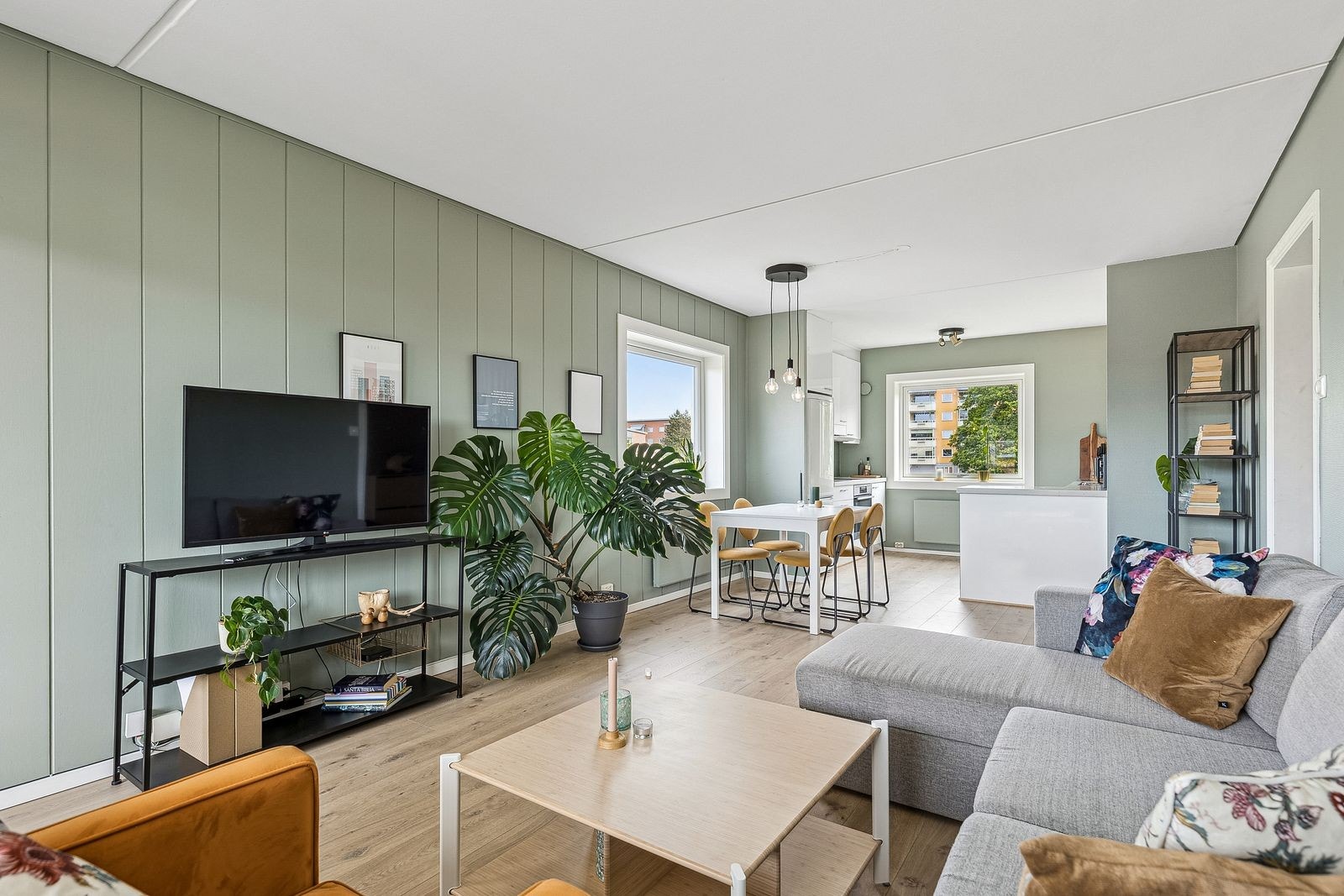 Dette er en lys og fin 3-roms på hyggelige manglerud. Galleribilde