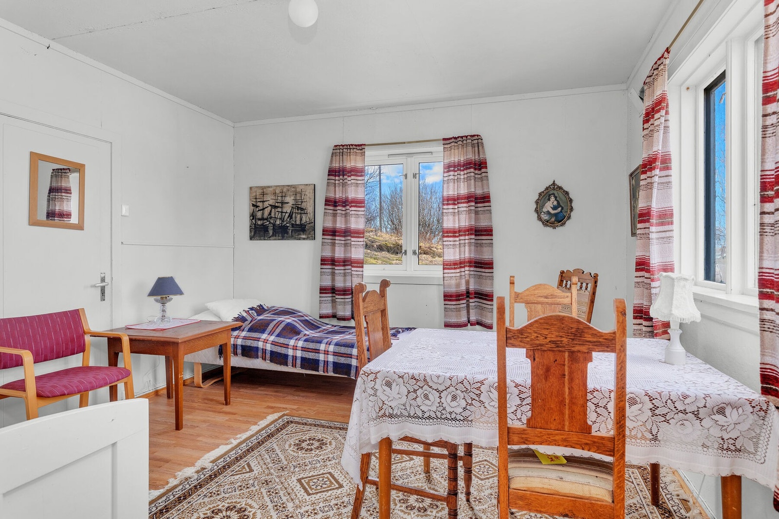 Soverom/disponibelt 1. etasje Galleribilde