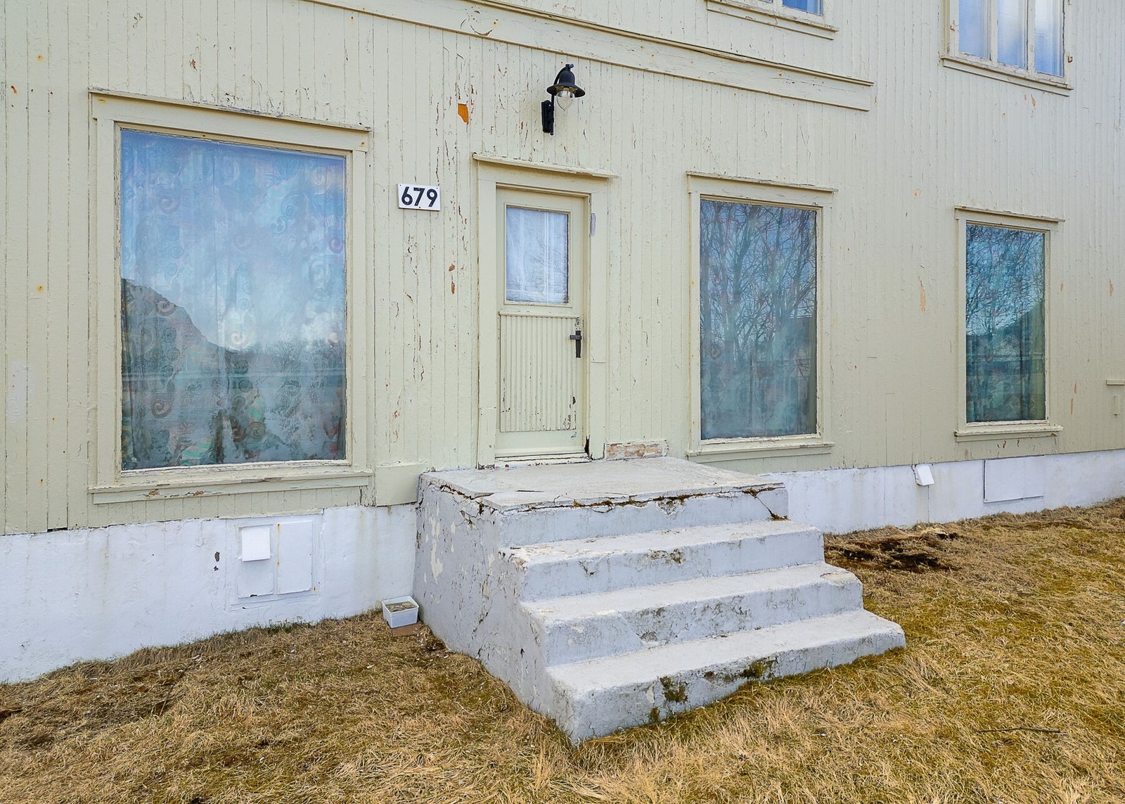 Her må det påregnes betydelig vedlikehold og renovering - Velkommen inn! Galleribilde