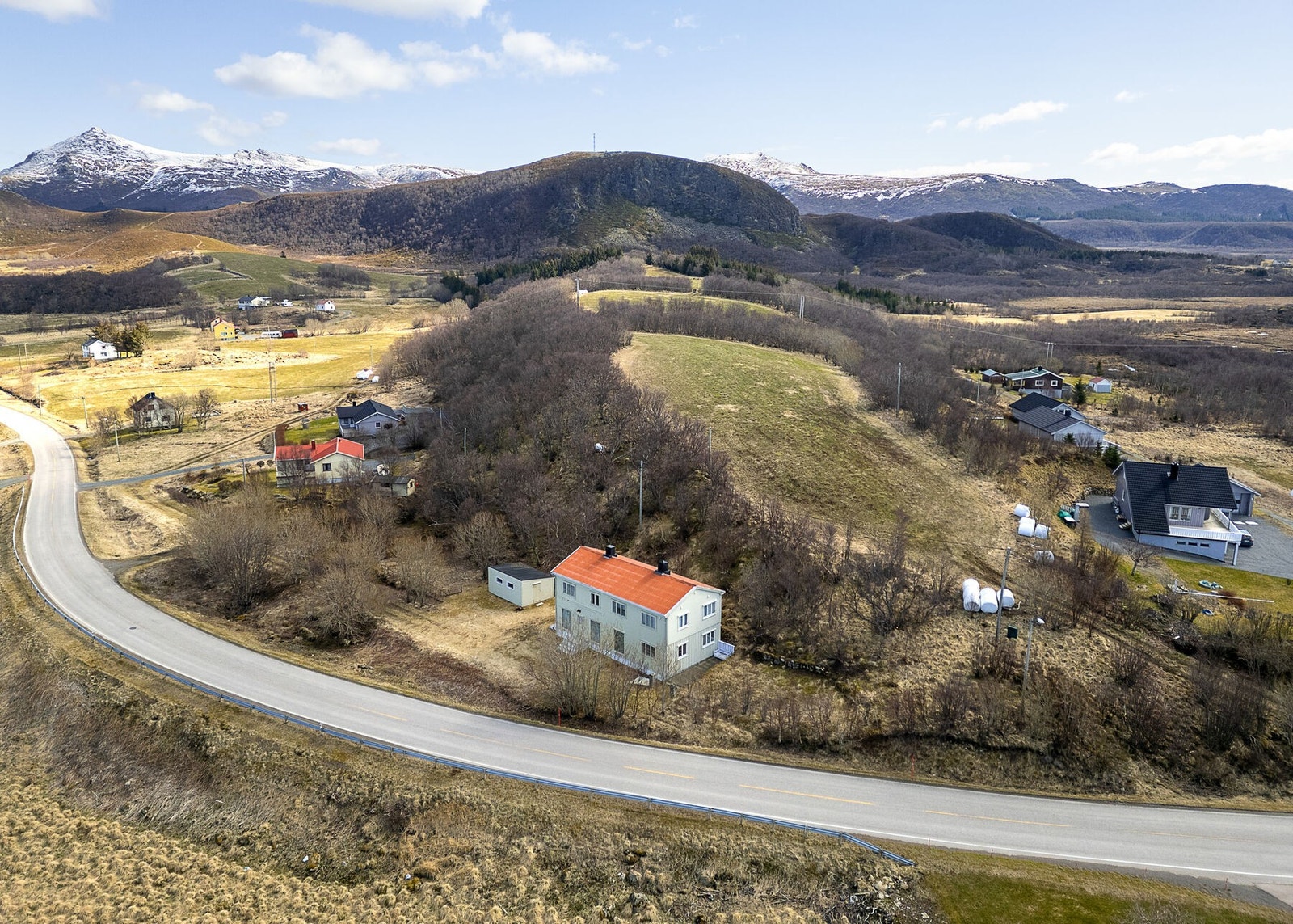 Eiendommen sett fra lufta Galleribilde