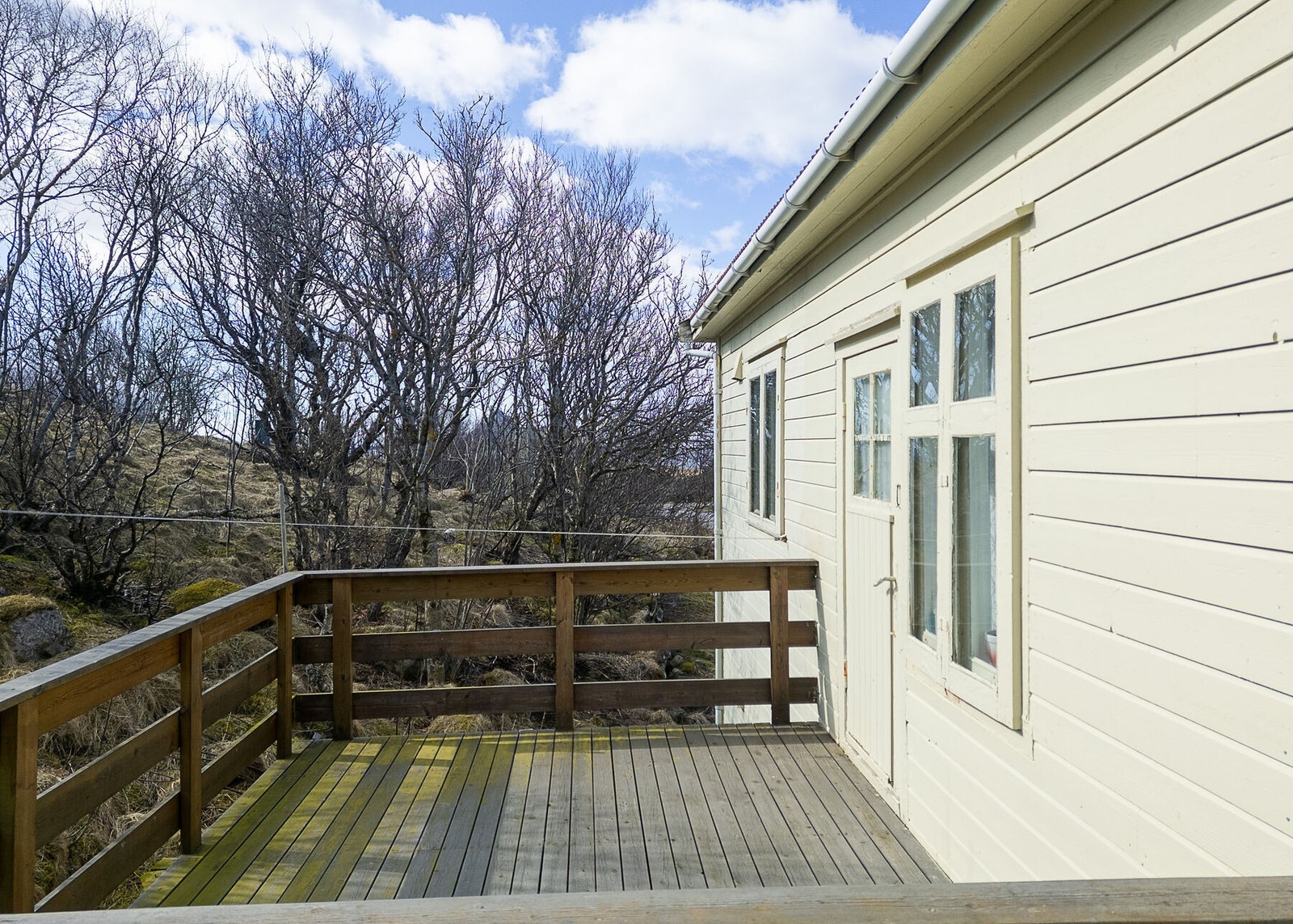 Terrasse på bakside, med adkomst fra 2. etasje Galleribilde