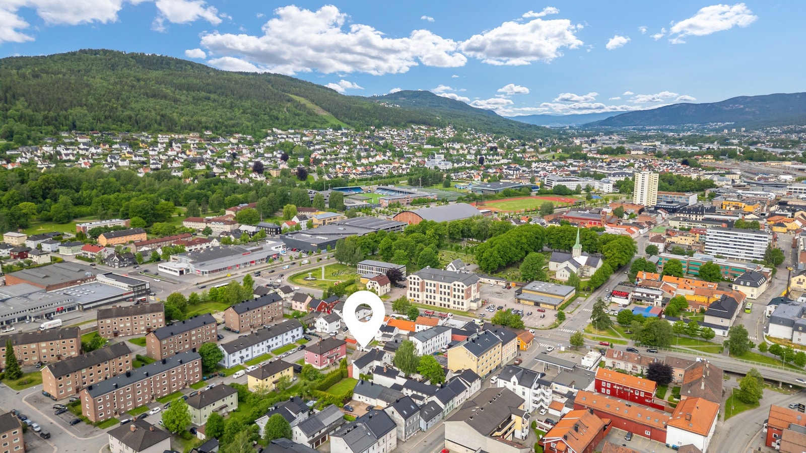 Få minutters gange til Marienlyst med fotballbaner, Drammensbadet, Drammenshallen, kunstis/kunstgress, Akropolis treningssenter, museum og flotte friområder Galleribilde