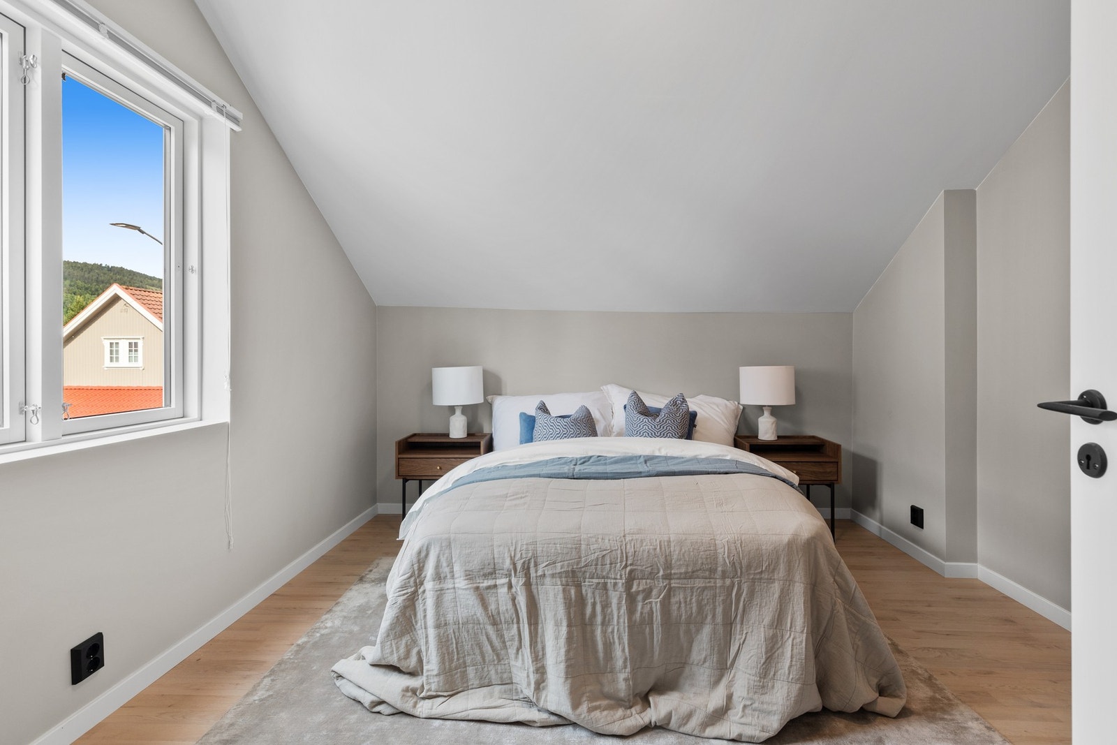 Boligen har totalt fire soverom, alle beliggende i 2. etasje Galleribilde