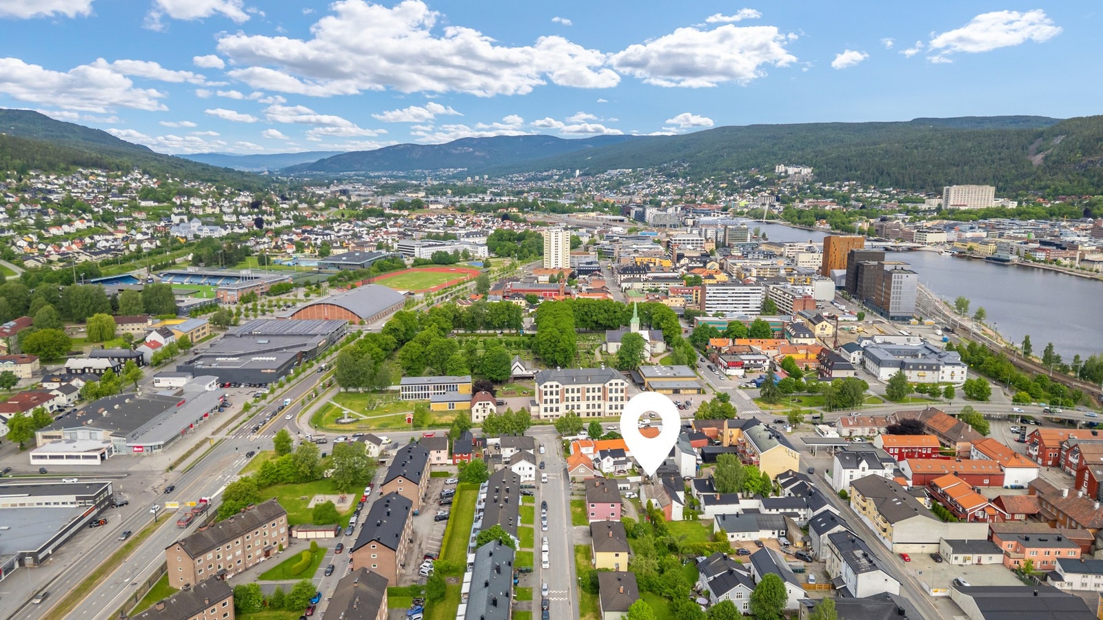 Eiendommen har en sentral beliggenhet på Strømsø, med kort avstand alt av butikker og servicetilbud i sentrum Galleribilde