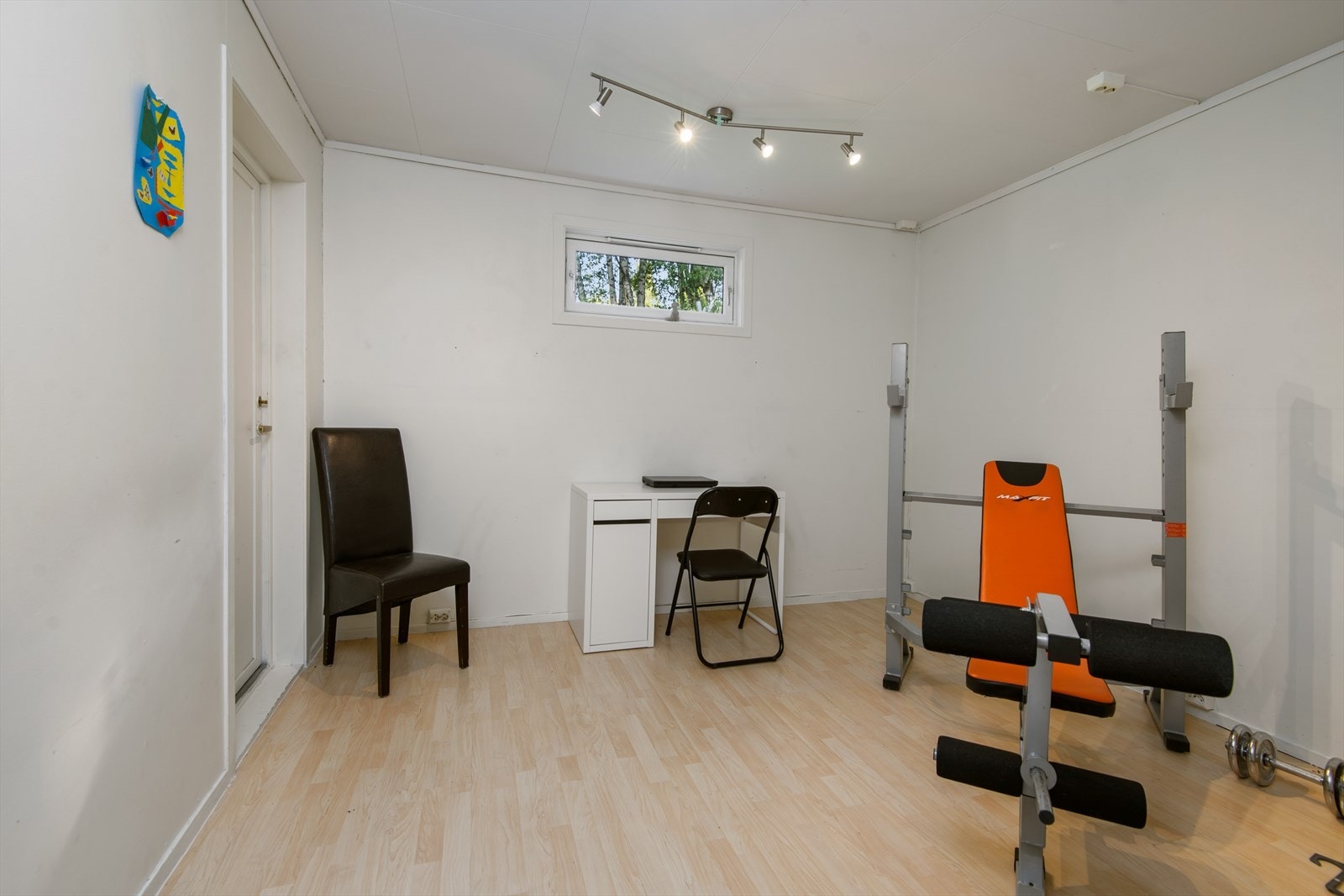 Innredet rom som opprinnelig er to rom med en delevegg Galleribilde