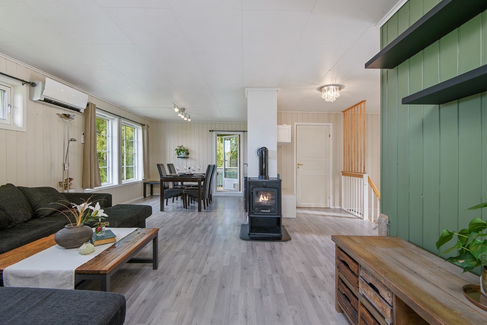 Boligen har en innholdsrik planløsning med gode romstørrelser Galleribilde