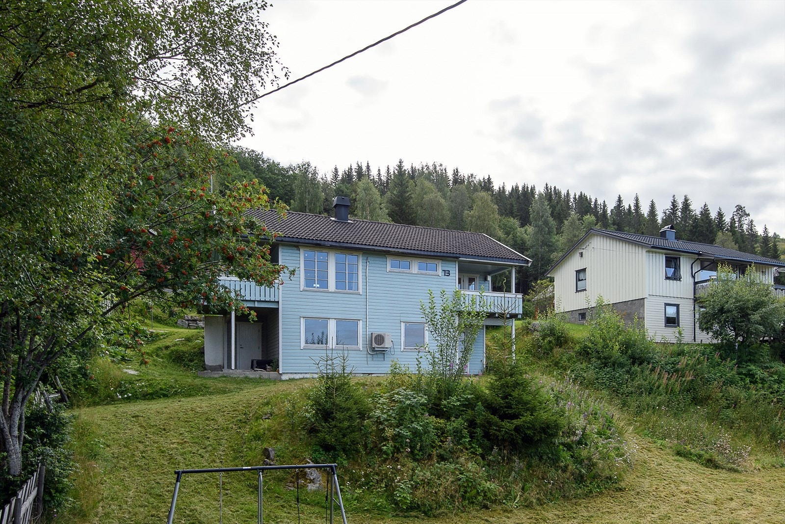 Eiendommen ligger fint til med eiet tom på ca. 716,7kvm Galleribilde