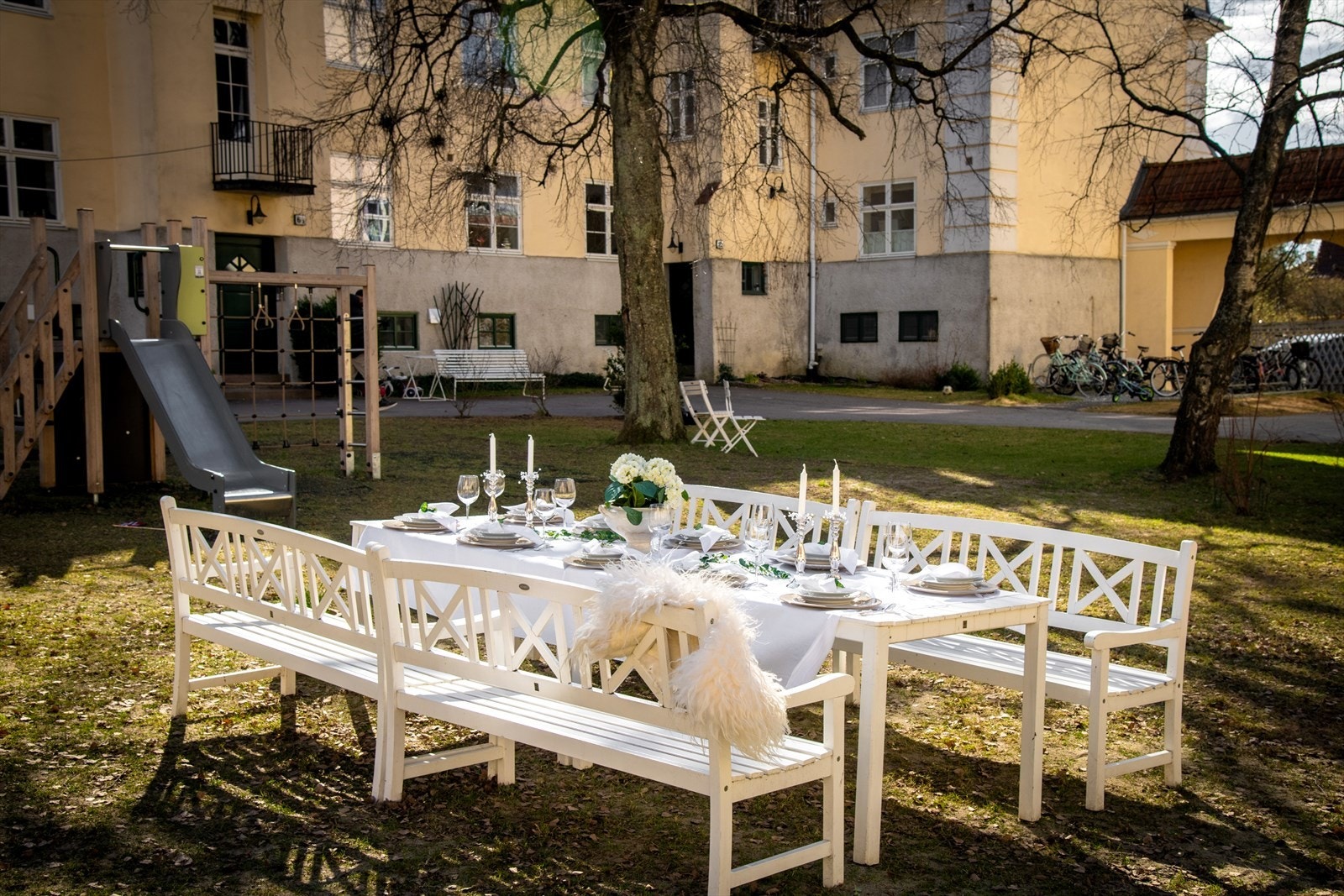 Det har blitt holdt barnedåp, konfirmasjons-selskap, 17. mai bruncher og grillfester ute i hagen Galleribilde