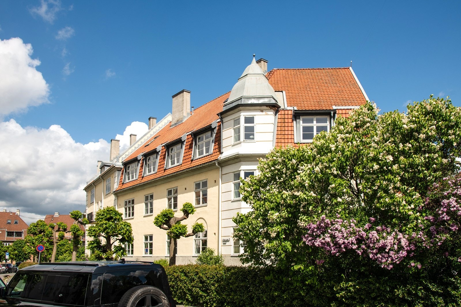 Leiligheten har sentral og svært attraktiv beliggenhet i Lindern Hageby Galleribilde