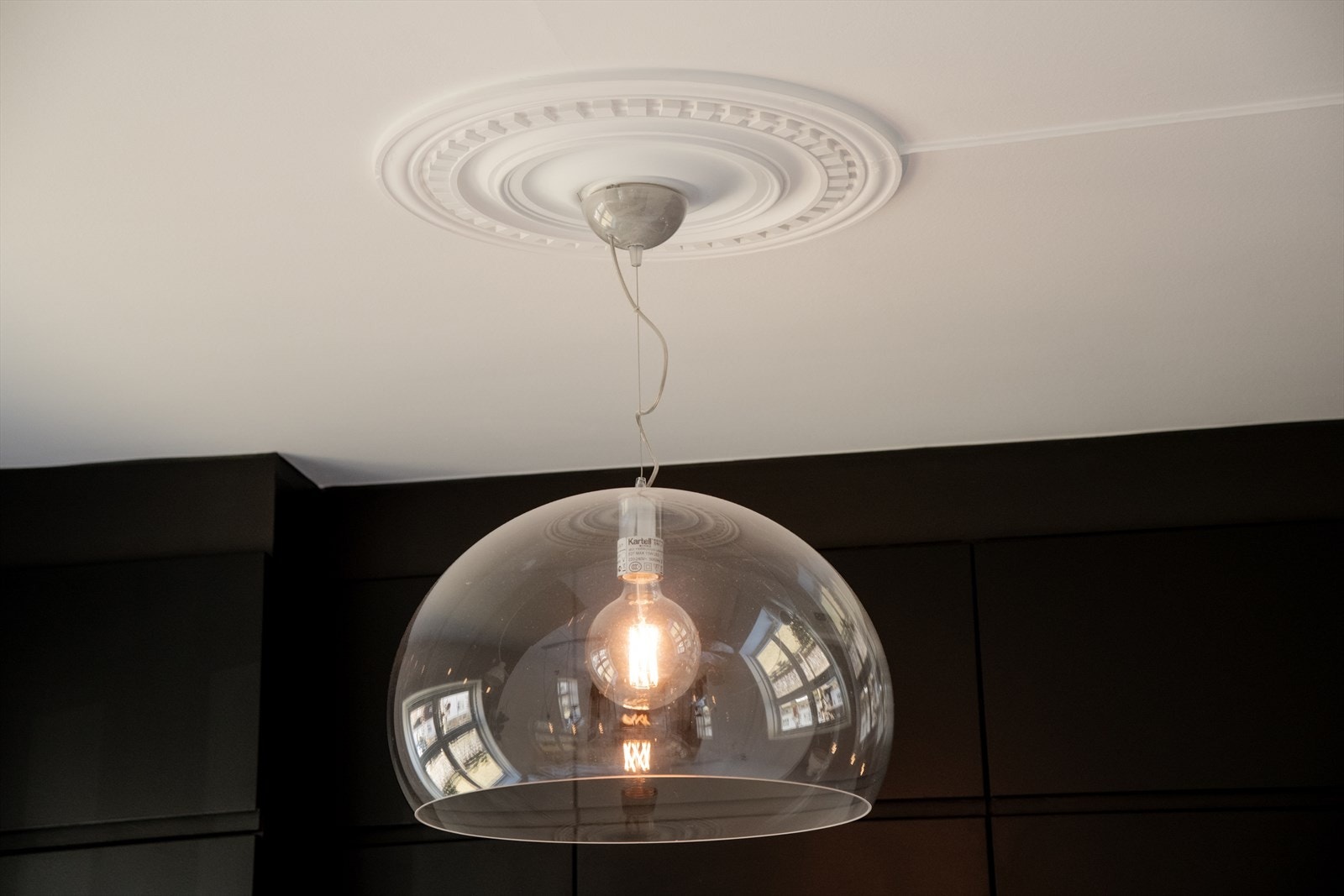 Klassisk takrosett. Det er dimmere på taklys på kjøkken, bad, soverom og stue. Galleribilde