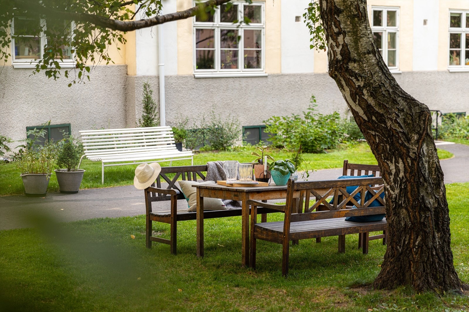 Borettslaget har hyggelige dugnader, egen hagegrbyppe og mulighet for egen platekasse Galleribilde