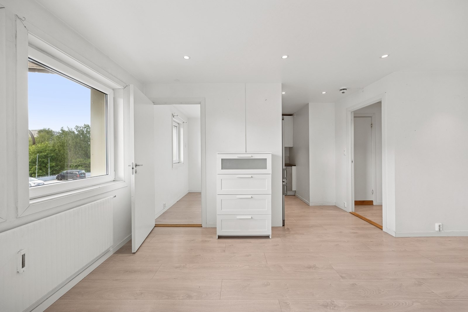 LOKALMEGLER MATS GJERDEN RISA V/DNB EIENDOM HAR GLEDEN AV Å PRESENTERE BERGENSVEIEN 4A. Galleribilde