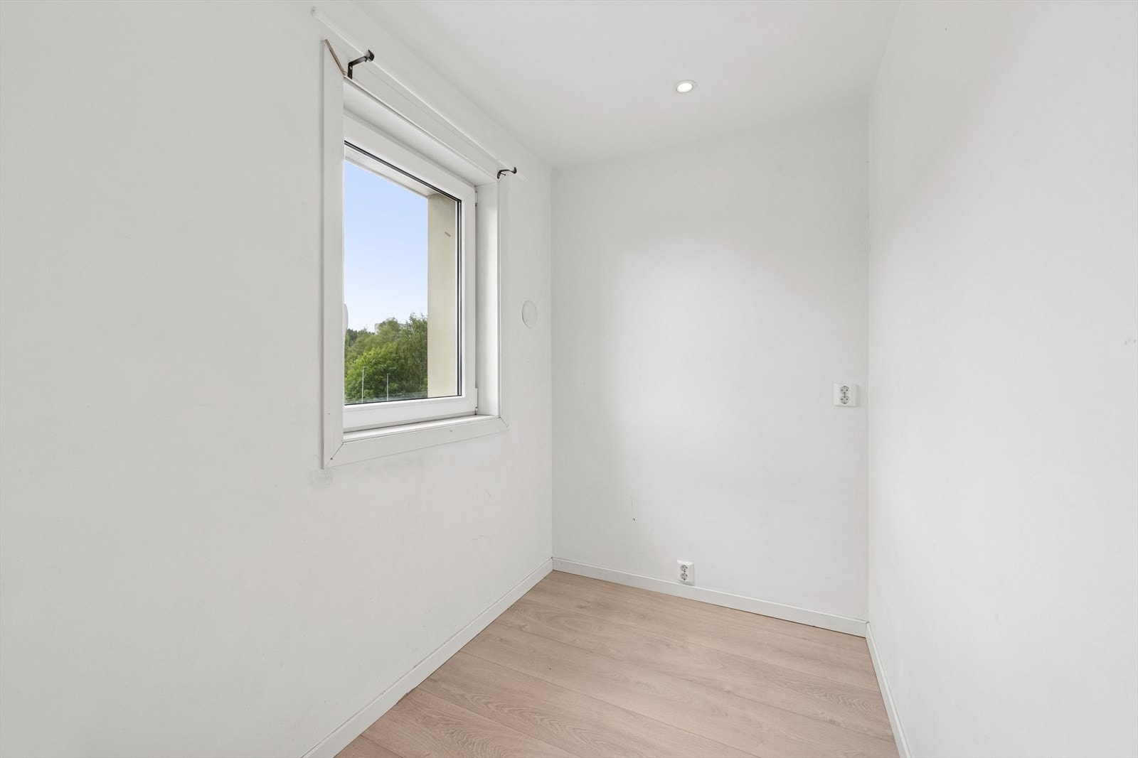 Leiligheten byr på en praktisk sovealkove adskilt fra stuen. Galleribilde