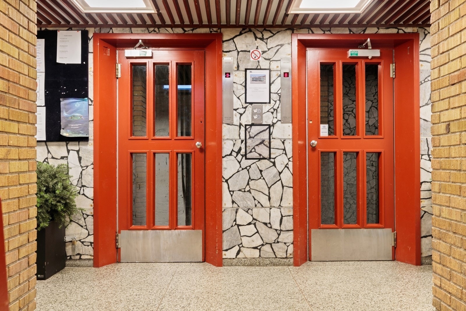 Det er to heiser i bygget. Galleribilde