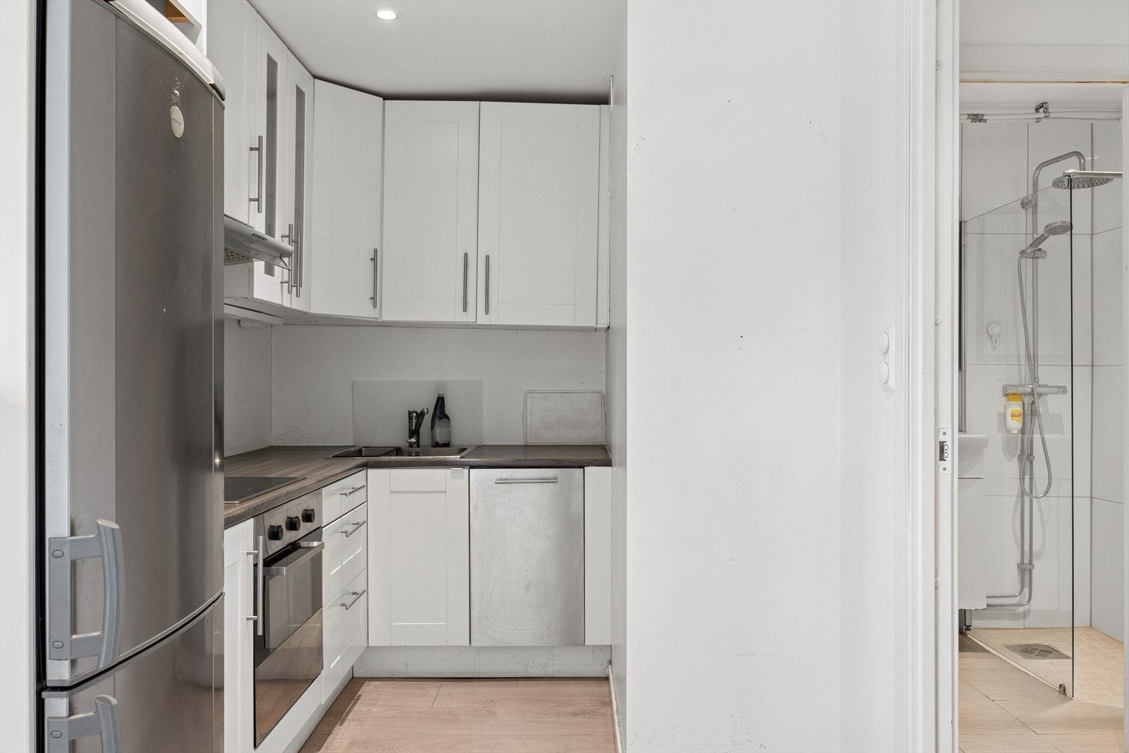 Det er åpen løsning til stuen, praktisk for det daglige. Galleribilde