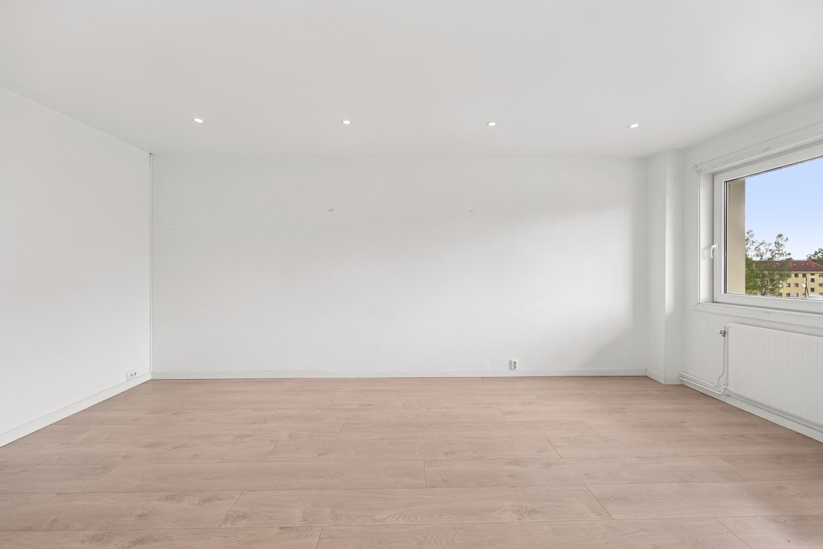 Store vindusflater sørger for gode innvendige lysforhold. Galleribilde