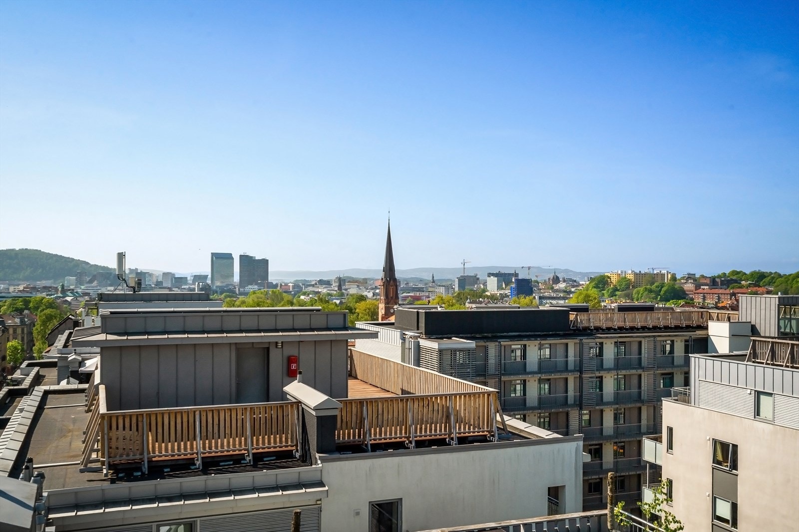 Fantastiske sol- og utsiktsforhold fra felles takterrasse Galleribilde
