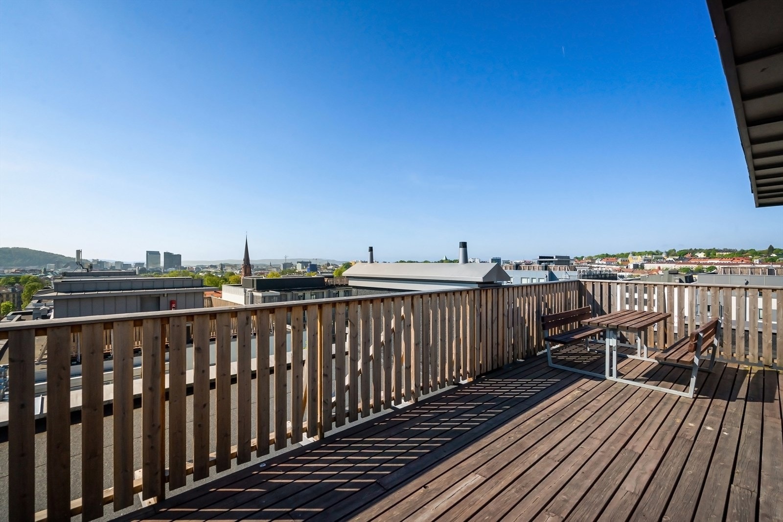 Sameiet har felles takterrasse med sol fra morgen til kveld Galleribilde