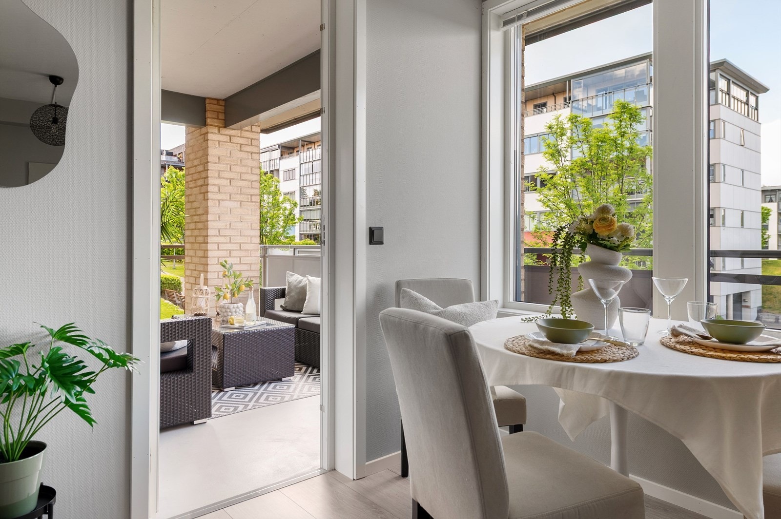 Utgang til balkong fra stue. Galleribilde