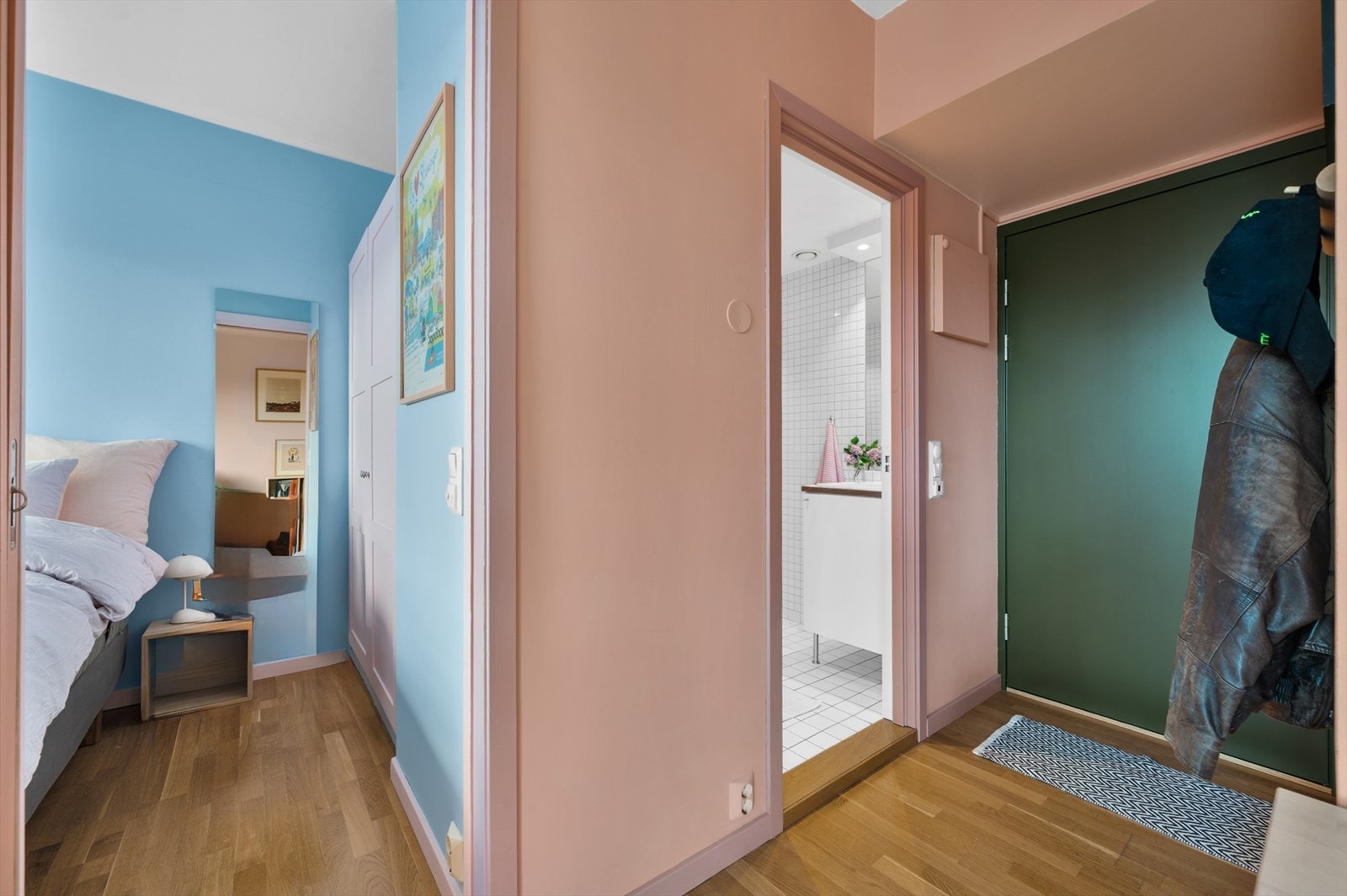 Varmtvann, tv og internett er inkludert i felleskostnadene. Galleribilde