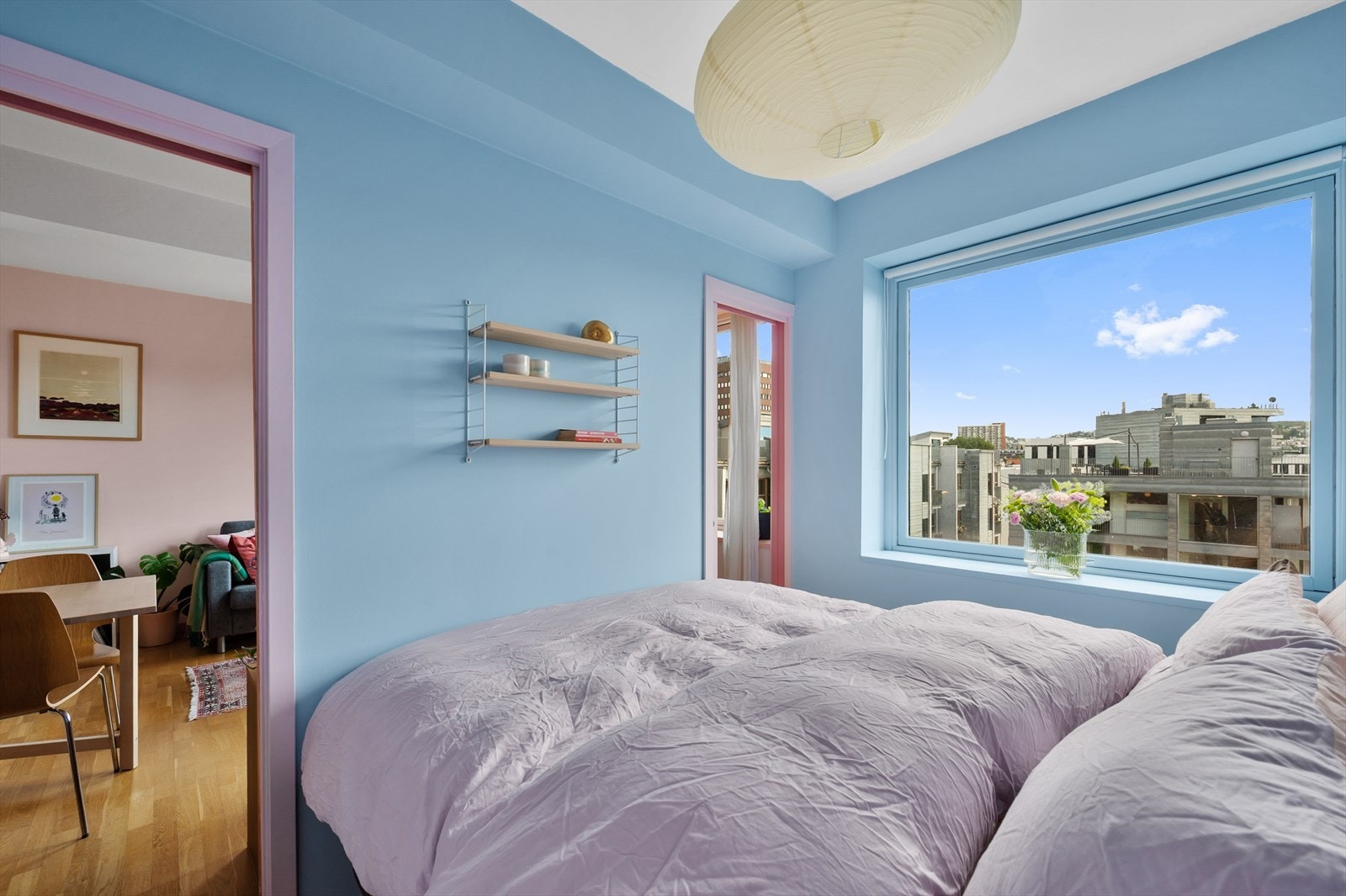 Alle leilighetens vinduer vender ut mot indre gårdsrom. Galleribilde