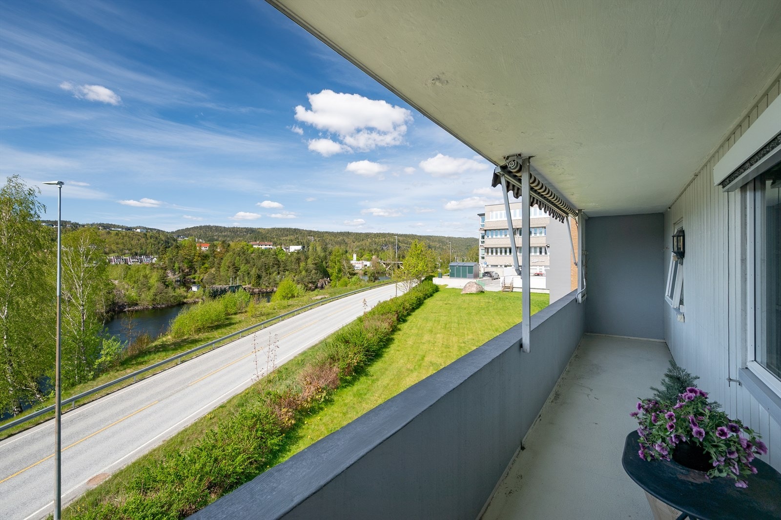 Sydvest-vendt med gode solforhold Galleribilde