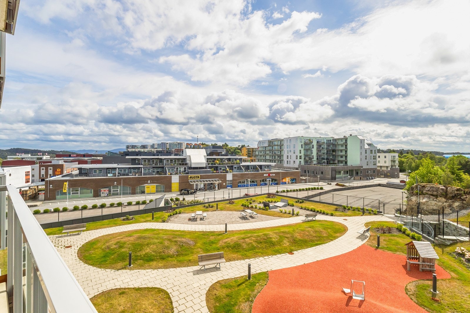 Fra stuen er det utgang til balkong på 5 m². Galleribilde
