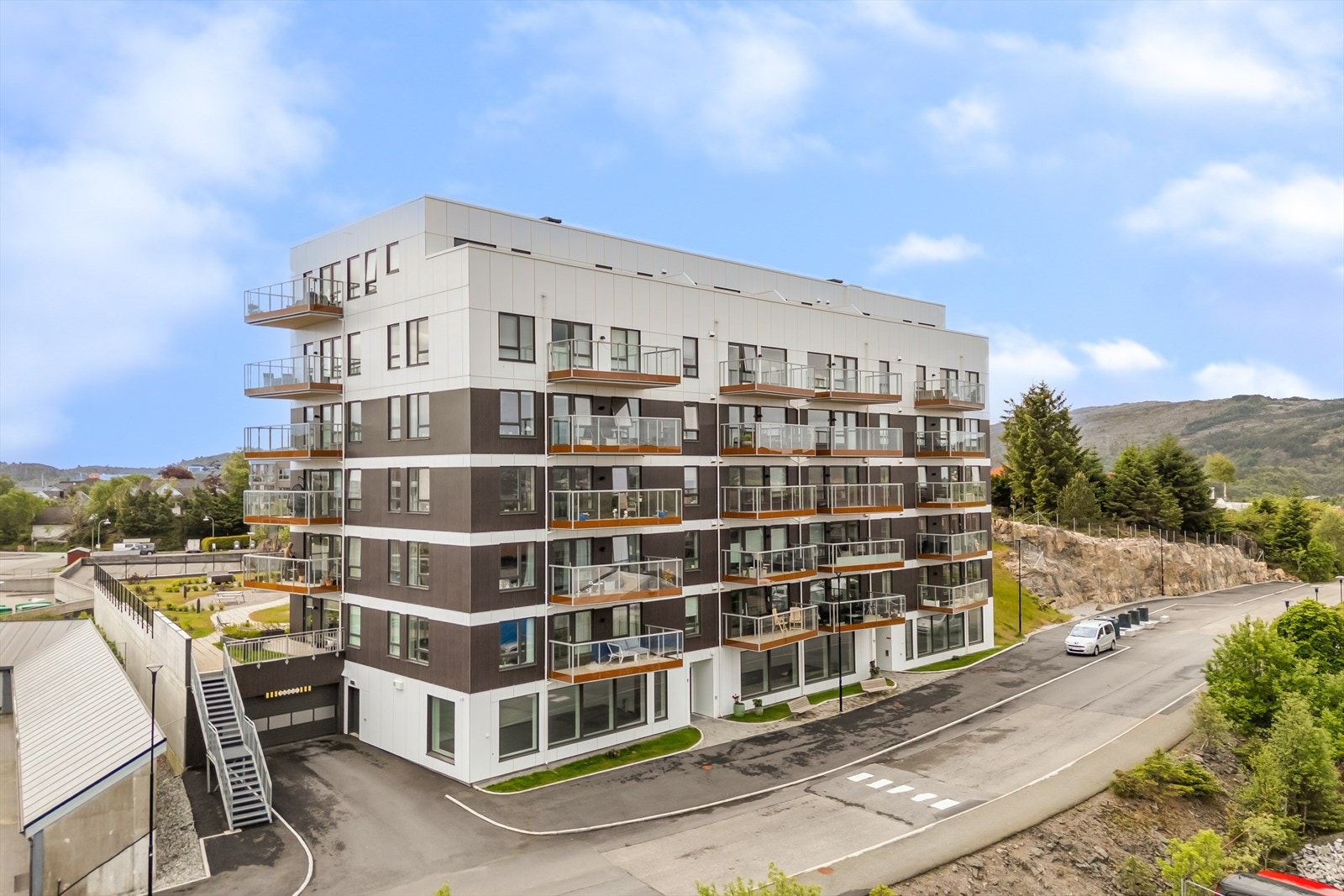 I Kysthagen sameie bor du vest for Sartorparken midt i kjernen av Sotra Kystby. Galleribilde