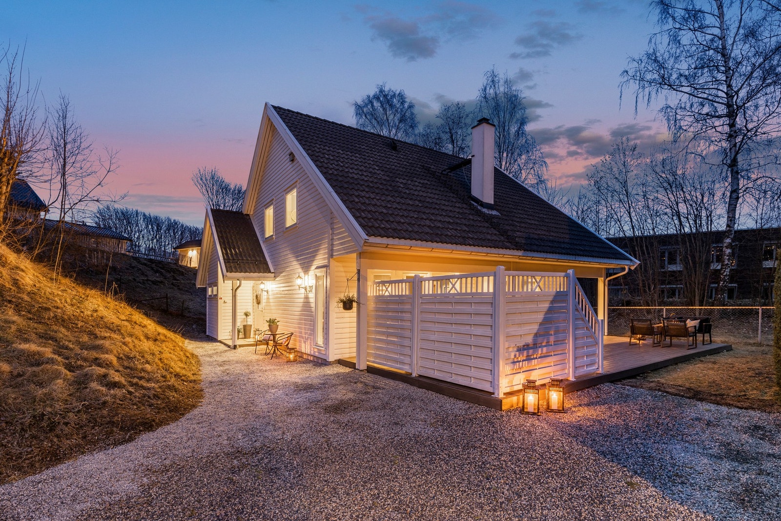 Velkommen til Nybruveien 37 - For visning eller spørsmål kontakt eiendomsmegler Hossein Sediqi på tlf. 995 27 446. Galleribilde