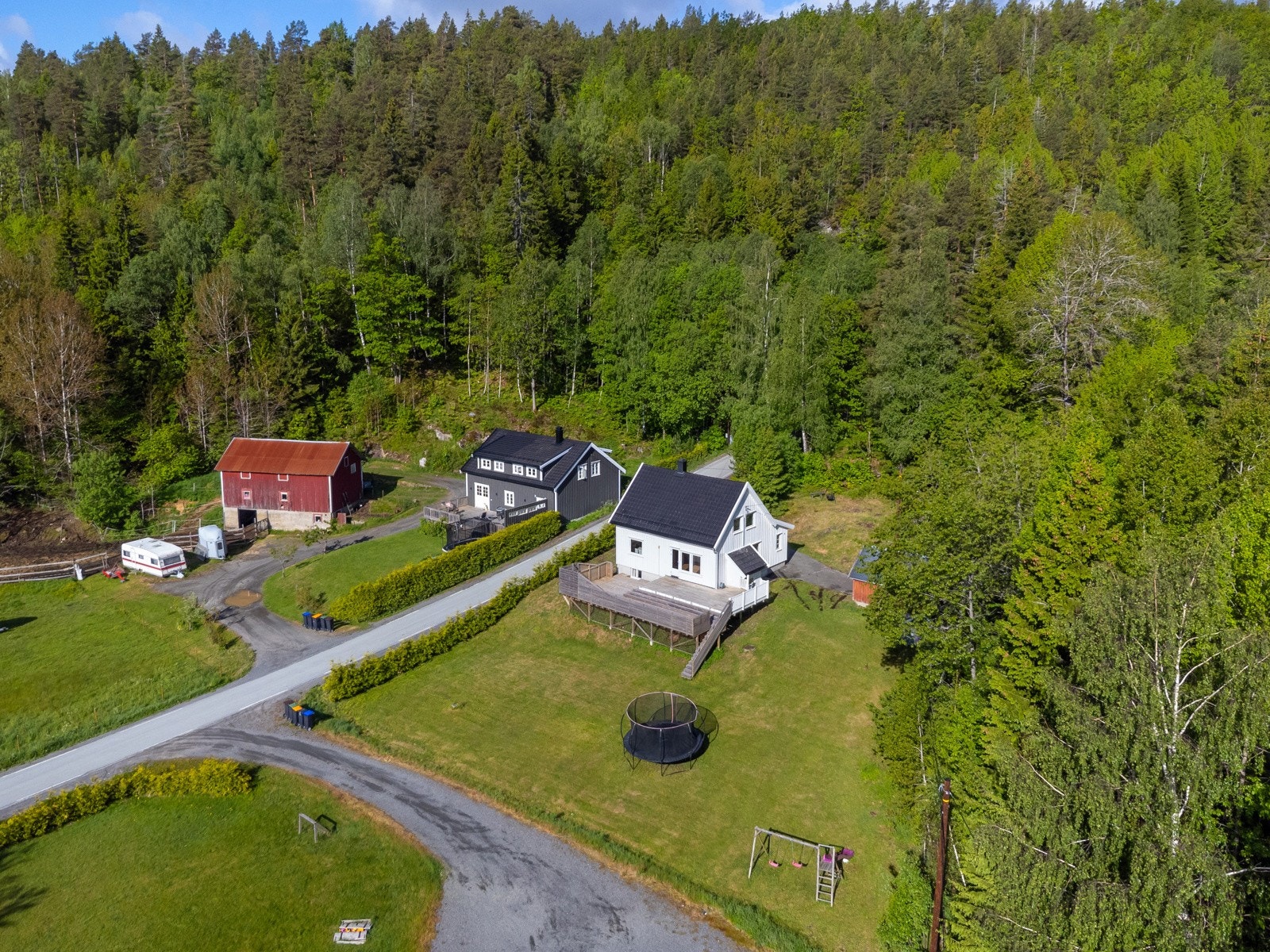 Romslig tomt på ca 1,5 daa. Galleribilde