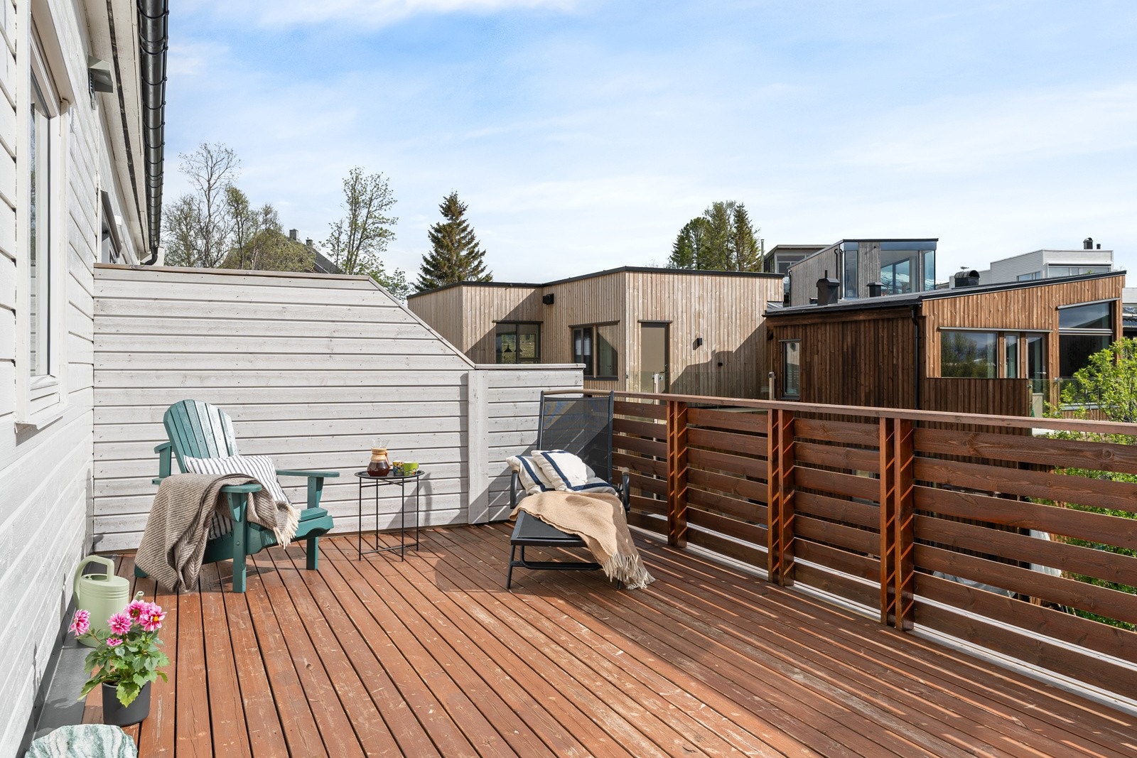 Fra stuen er det utgang til stor terrasse! Galleribilde