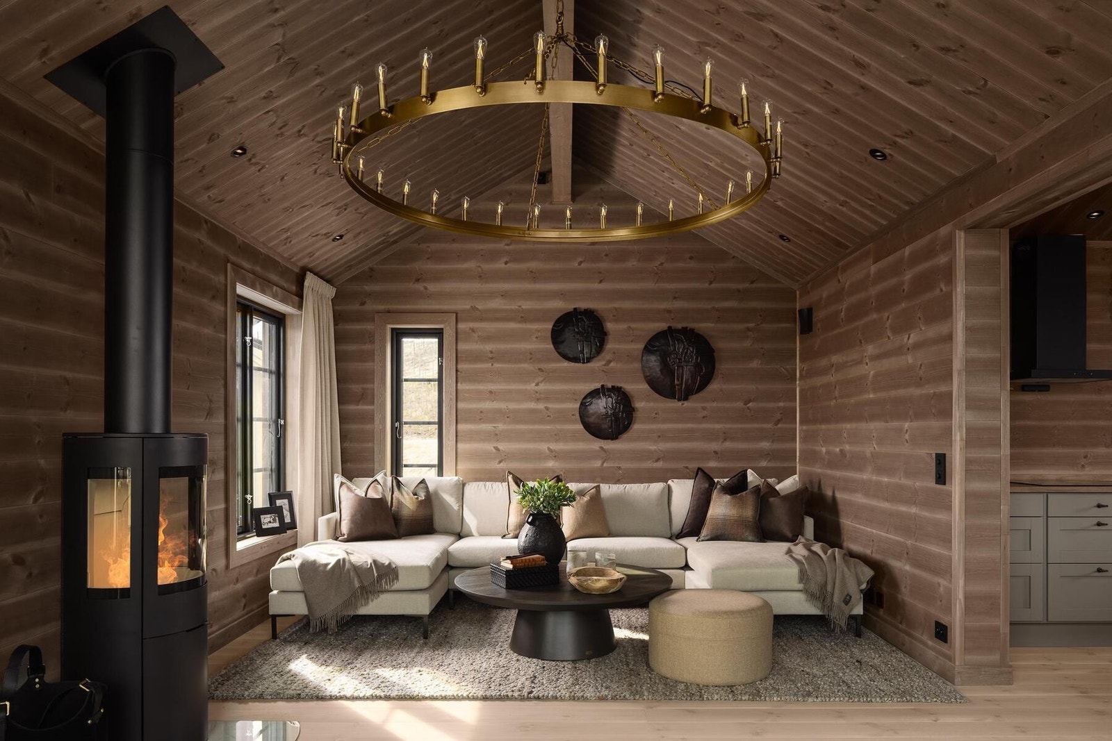 Foto fra visningshytte Rognli med oppstue på Hellerudsletta Galleribilde